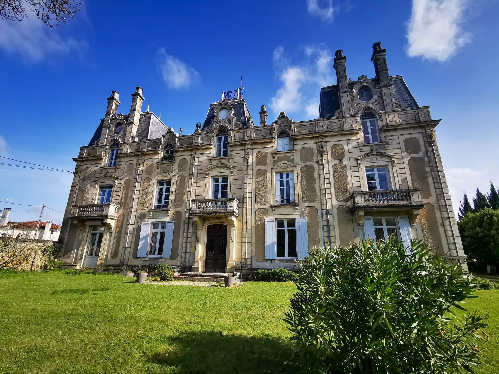 Magnifique château au centre d'un bourg historique de la Gironde, Bazas
