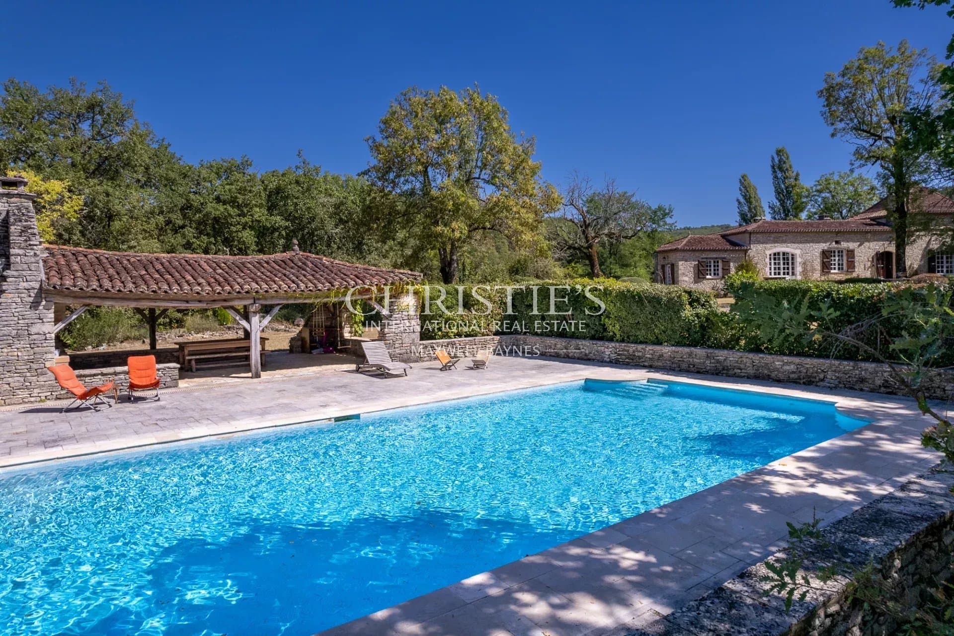 Maison de campagne avec 2 maisons d'amis et 7ha