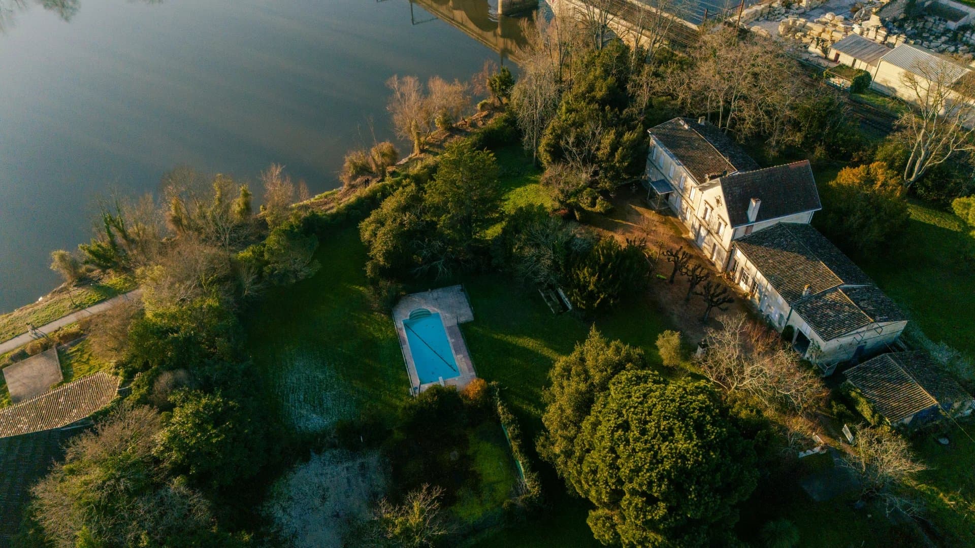 Au coeur de Libourne, magnifique propriété pleine de charme à rénover