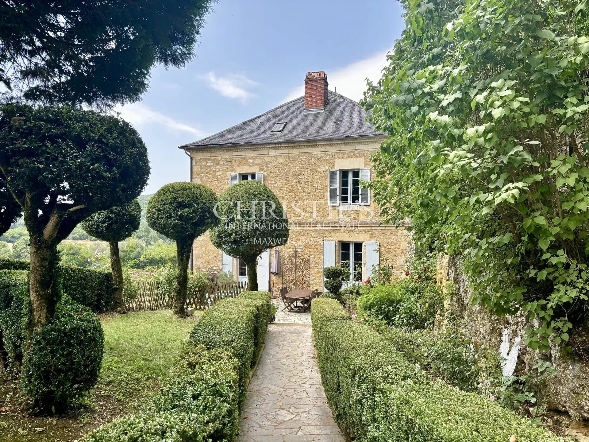 Superbe Maison de Maître du XVIIIe siècle à Beynac, sur les rives de la Dordogne