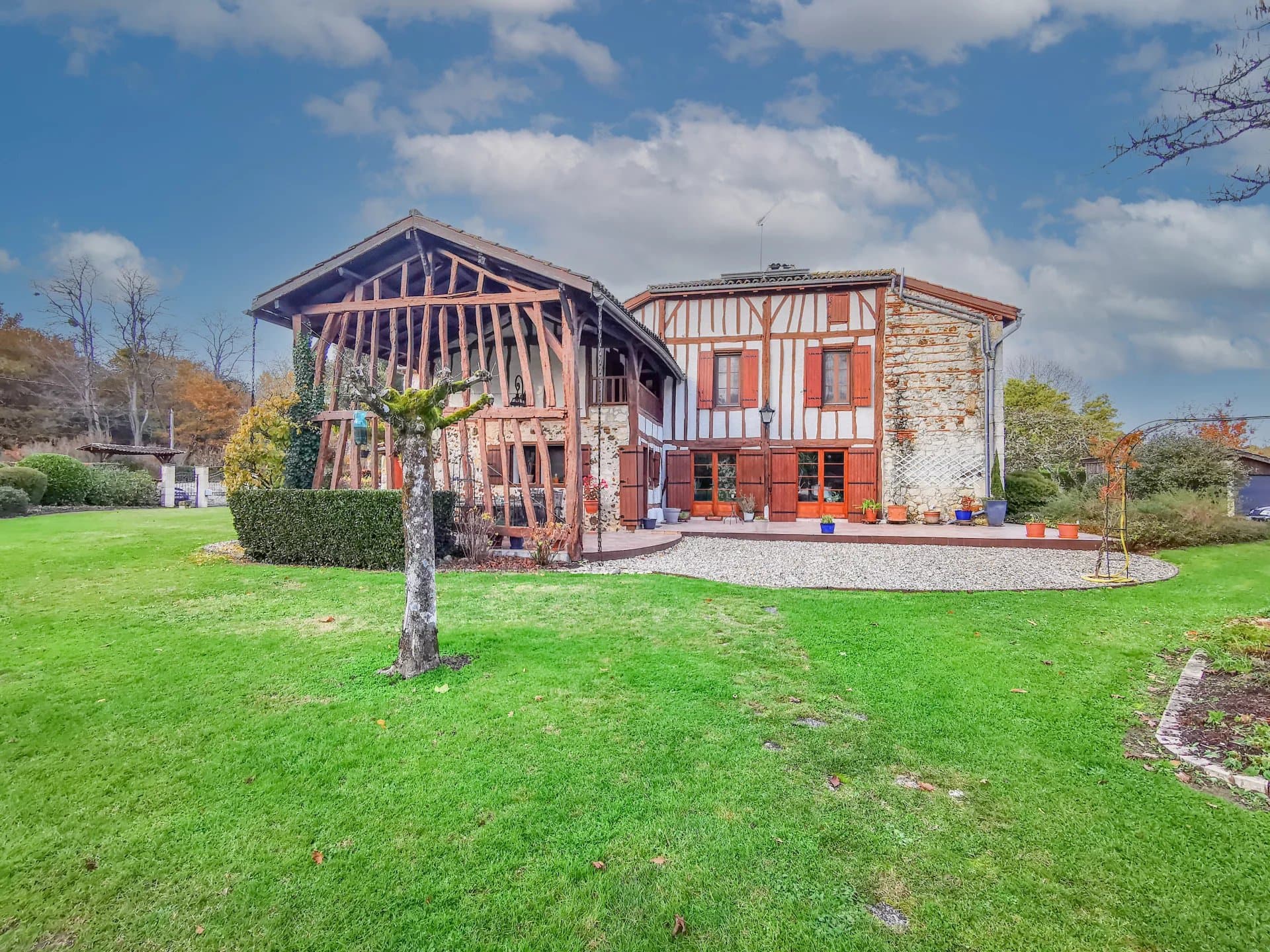 propriété de caractère située à la campagne, pres de Casteljaloux