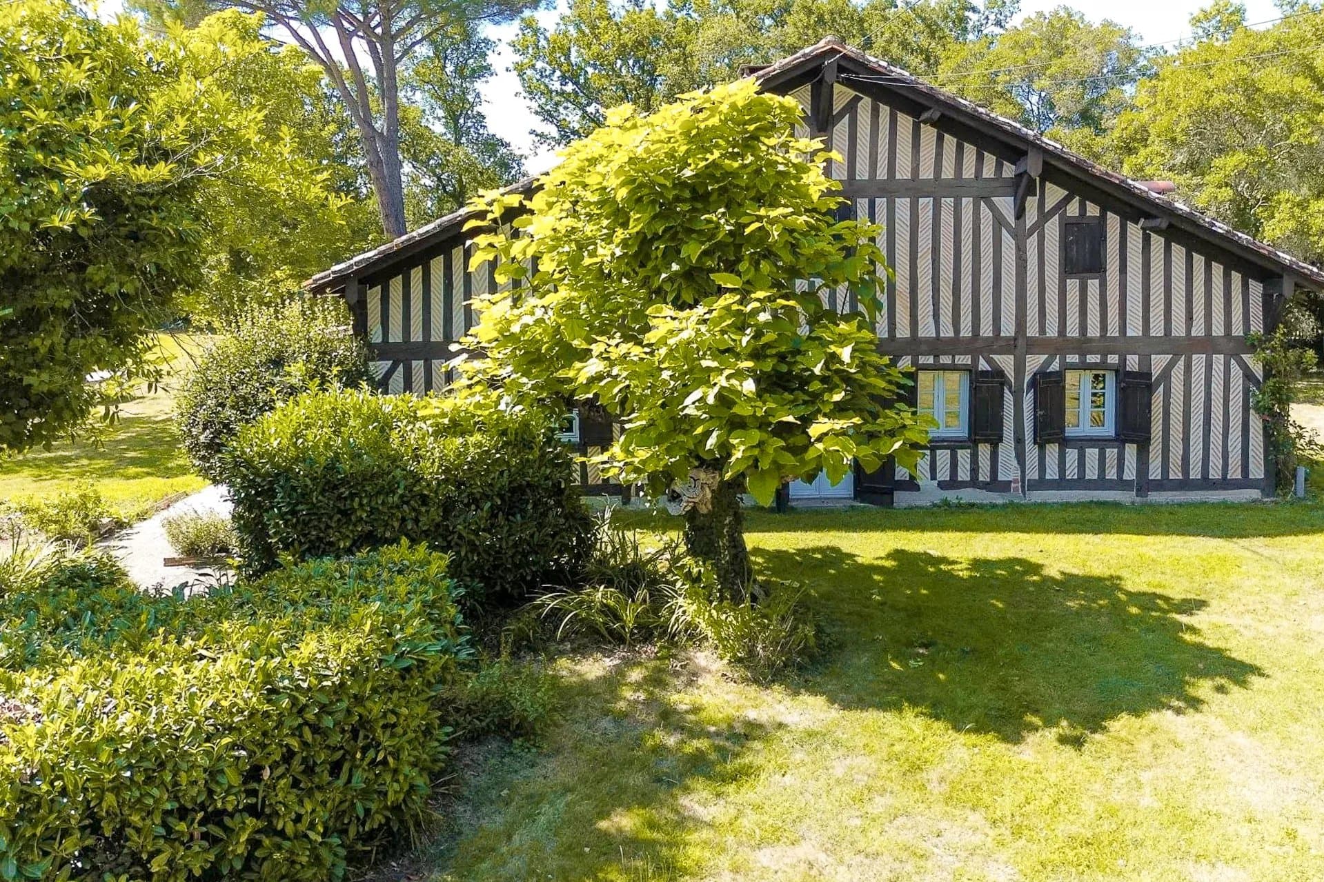 For sale Lit-et-Mixe - Airial with swimming pool on vast grounds