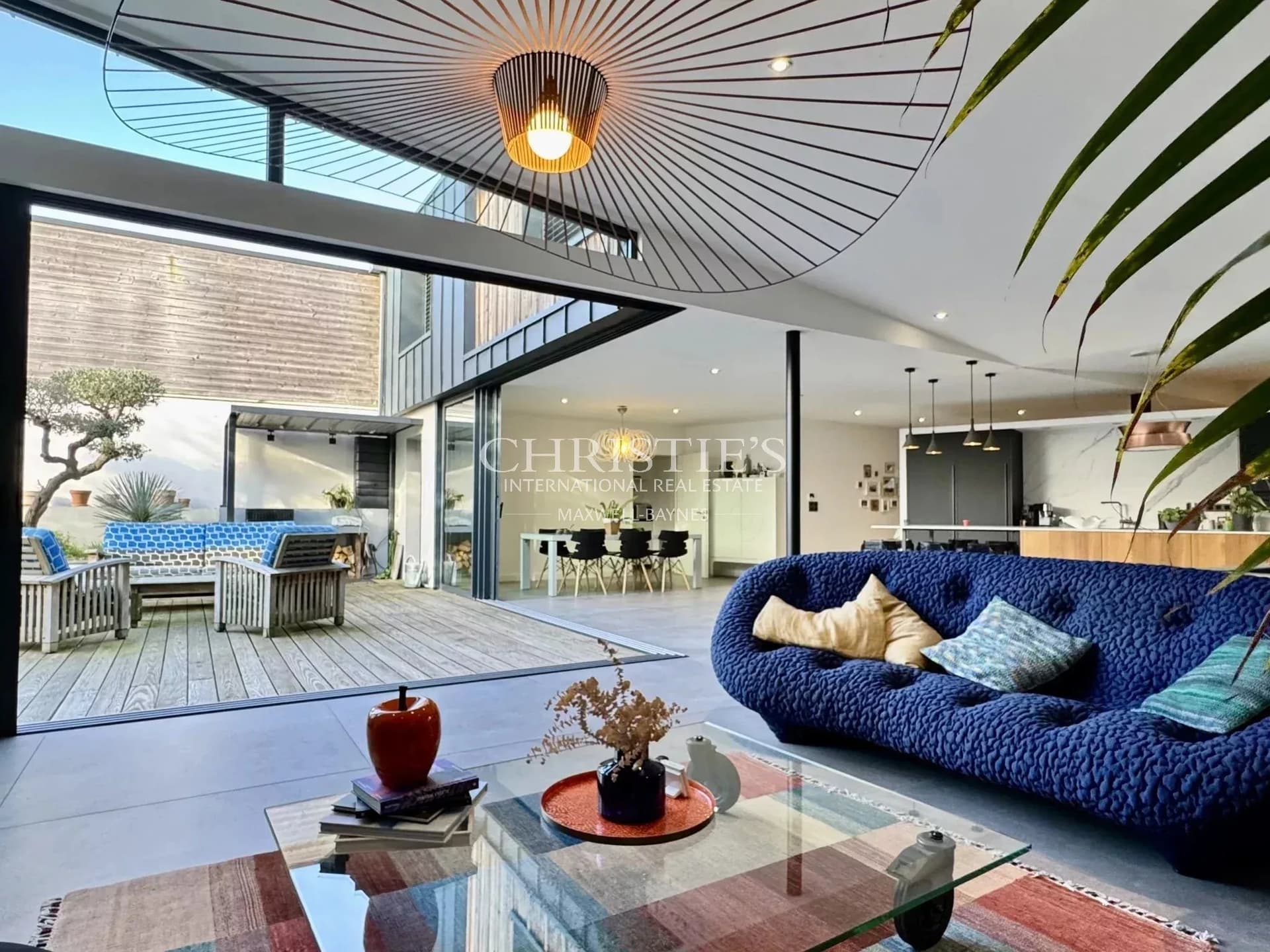 Architect-Designed Home with Swimming Pool and Garage – La Rochelle – Fétilly District