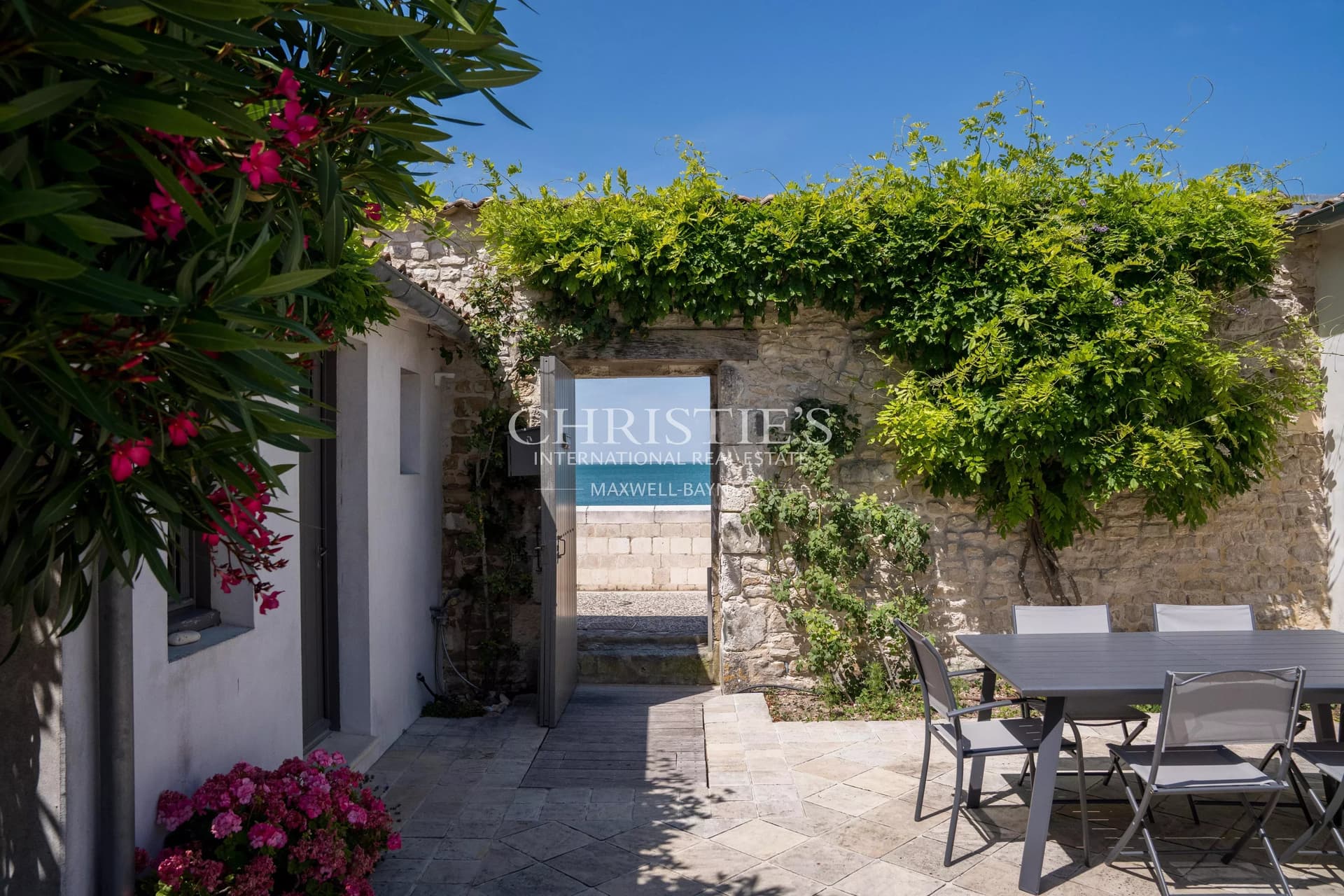 Ensemble immobilier vue mer - première ligne - la Flotte