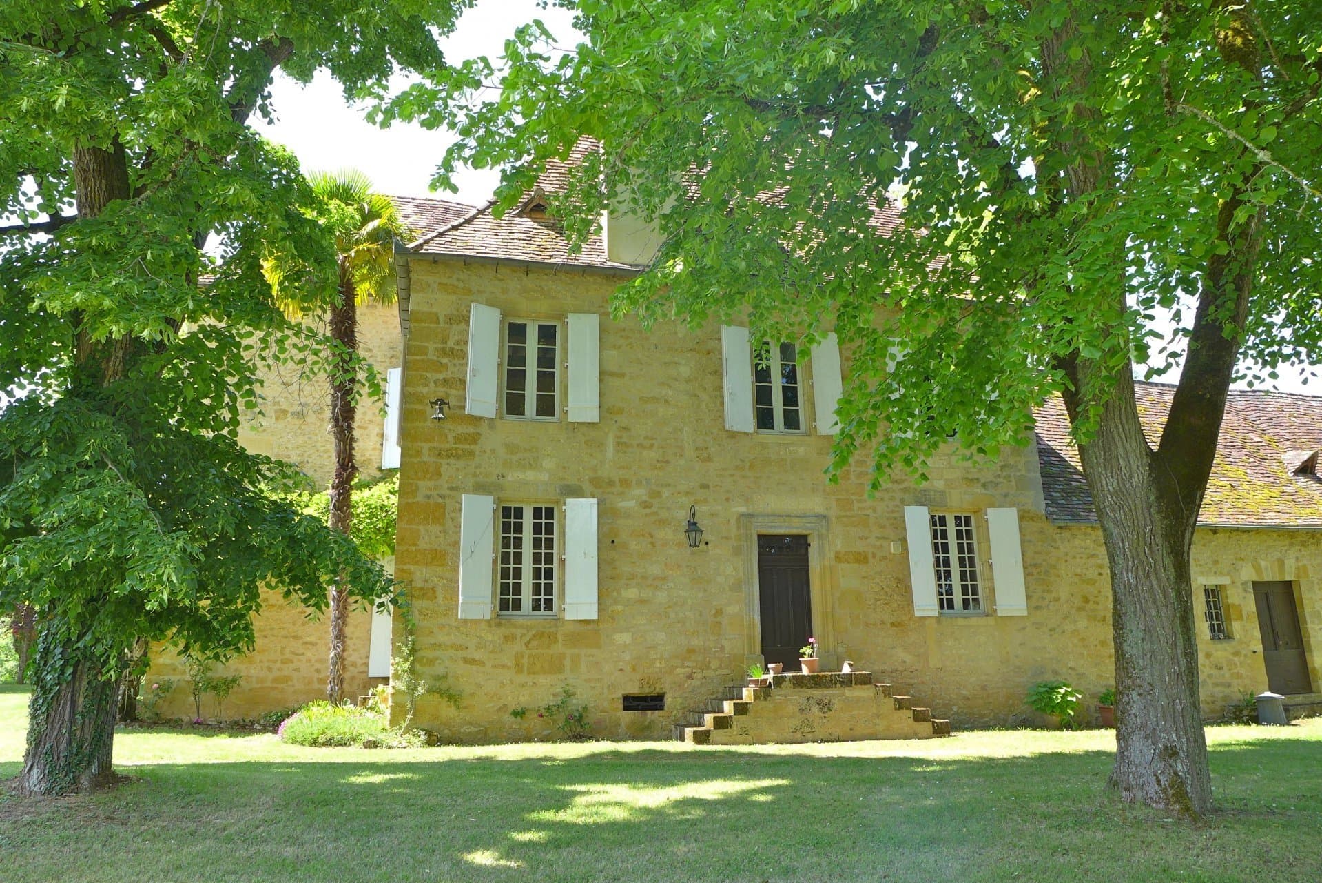 Charmant manoir en pierre du 17ème siècle avec maison d'amis et dépendances