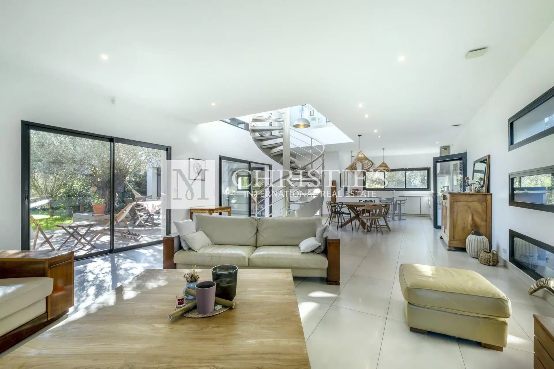 Bright contemporary family home on the heights of Chatelaillon-Plage.