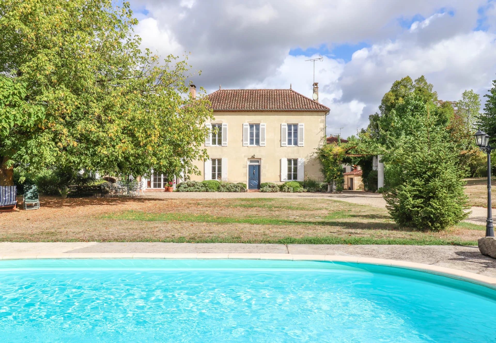 Maison de campagne, 5 chambres, piscine, 1.1ha, village près de Monségur