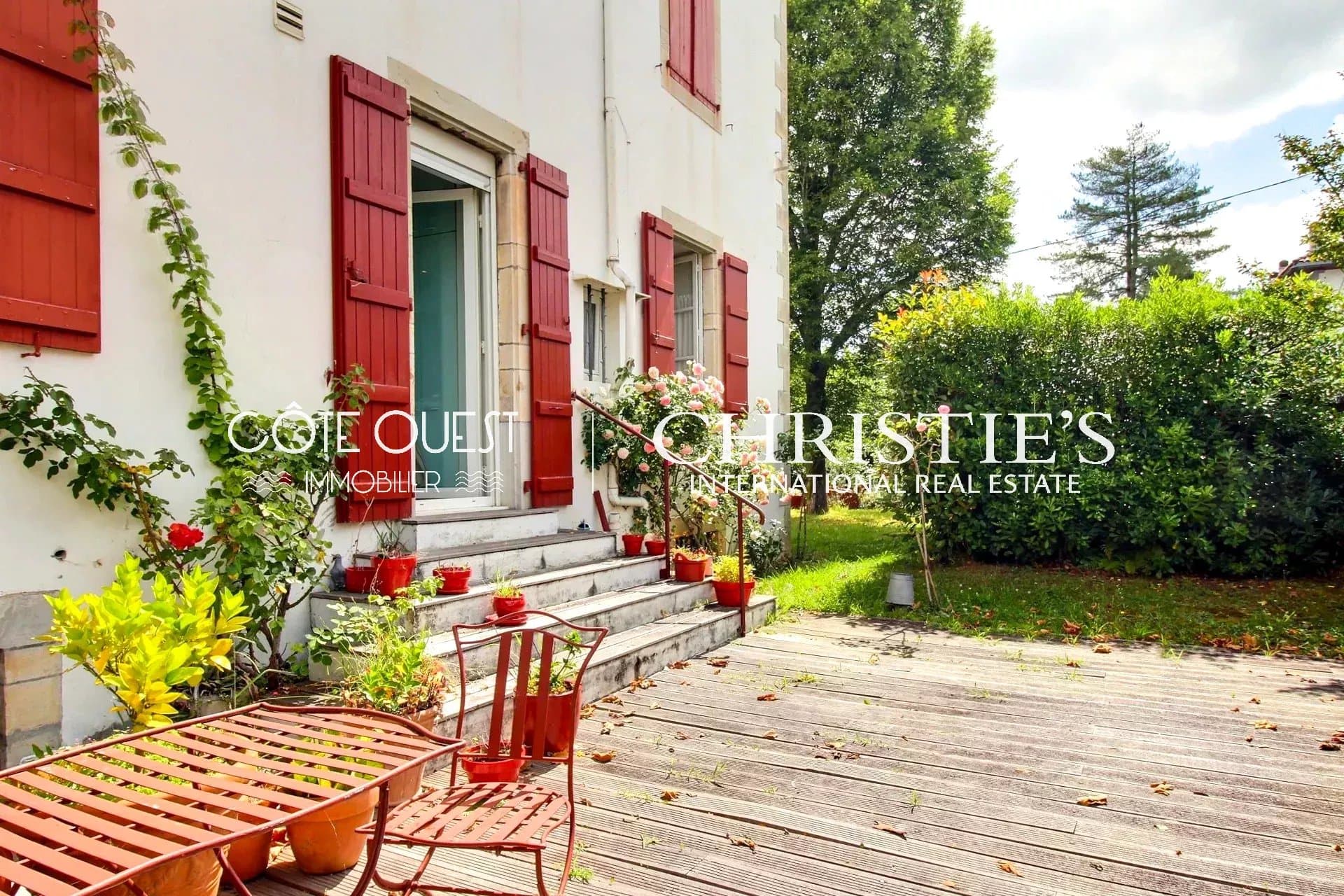À vendre Ustaritz - Maison 9 chambres au cœur du village