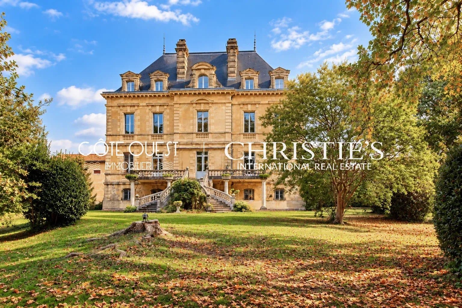 For Sale Habas - Castle with large outbuildings