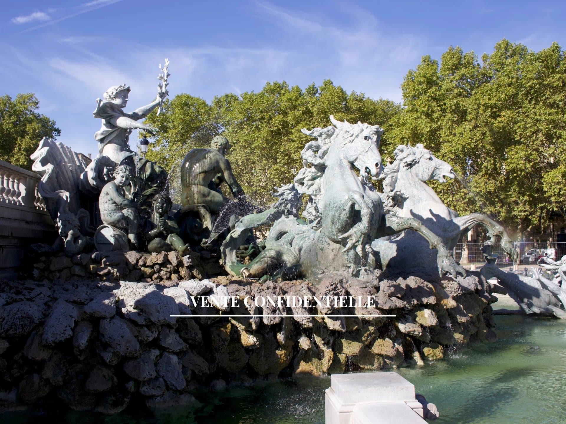 Bordeaux / Hôtel particulier avec jardin et piscine
