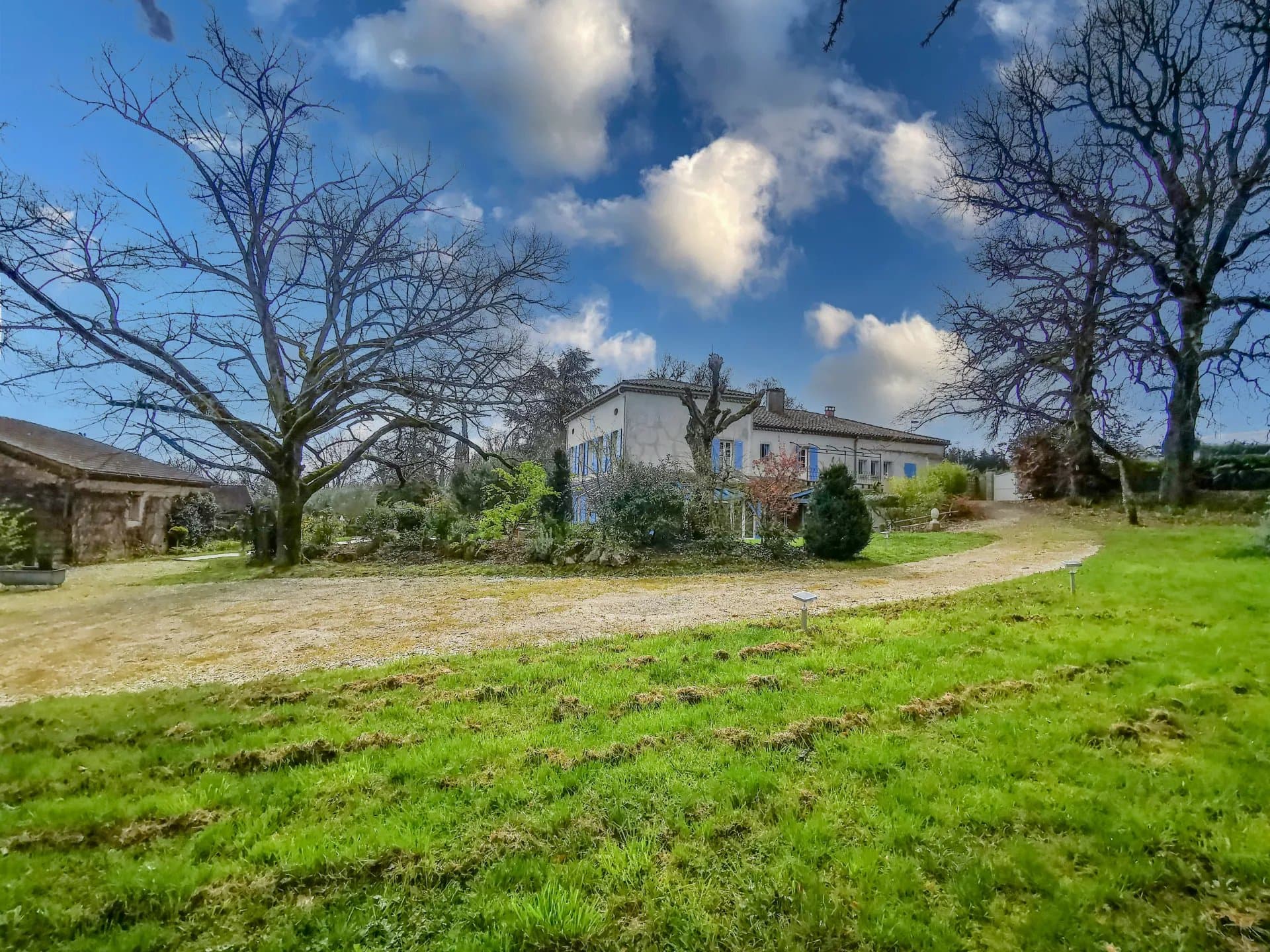 Maison de maitre avec maison d'amis, piscine et grange, prés de Agen