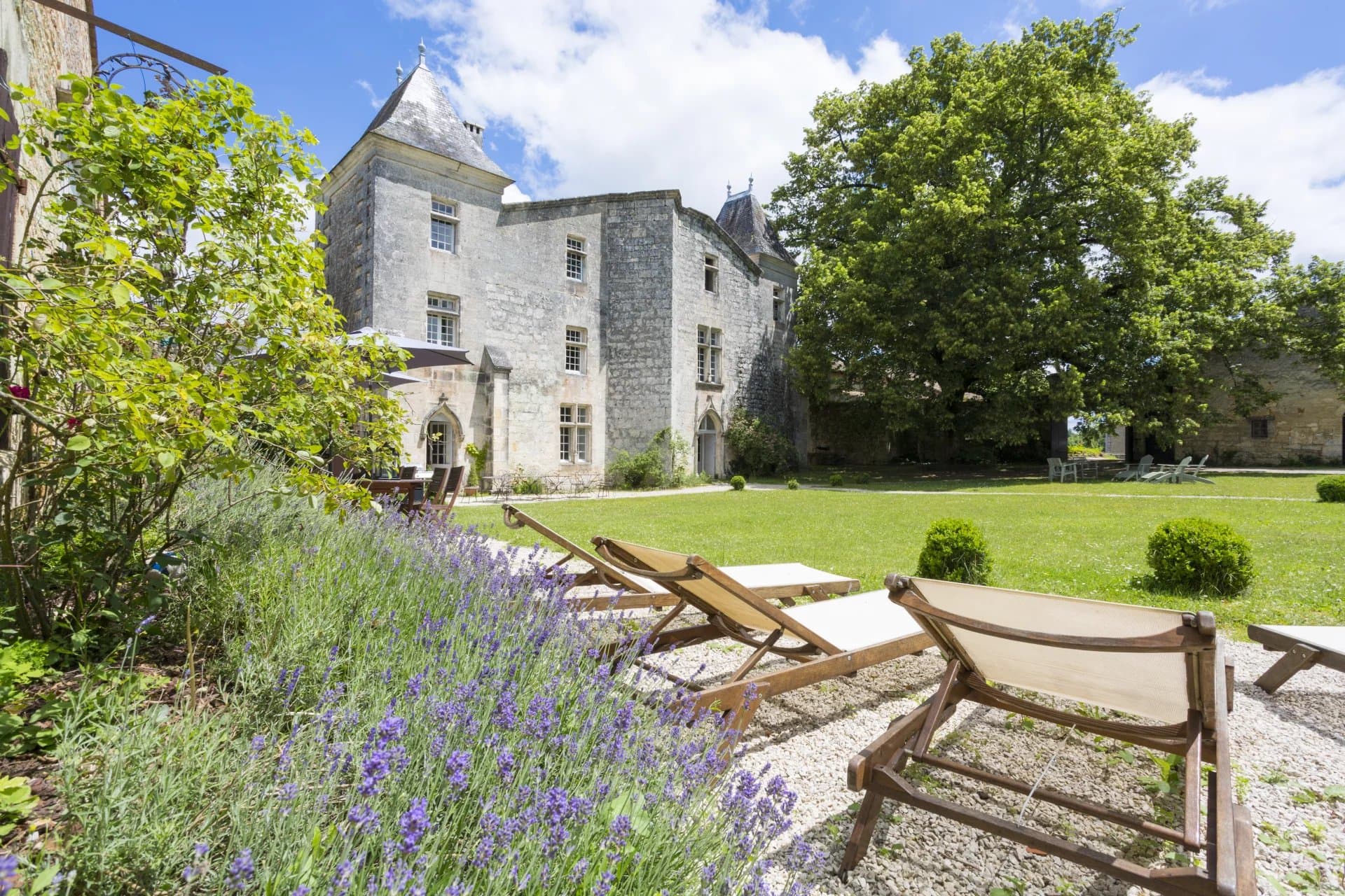 Vente Exclusive :  Château exceptionnel avec Dépendances près d’Angoulême