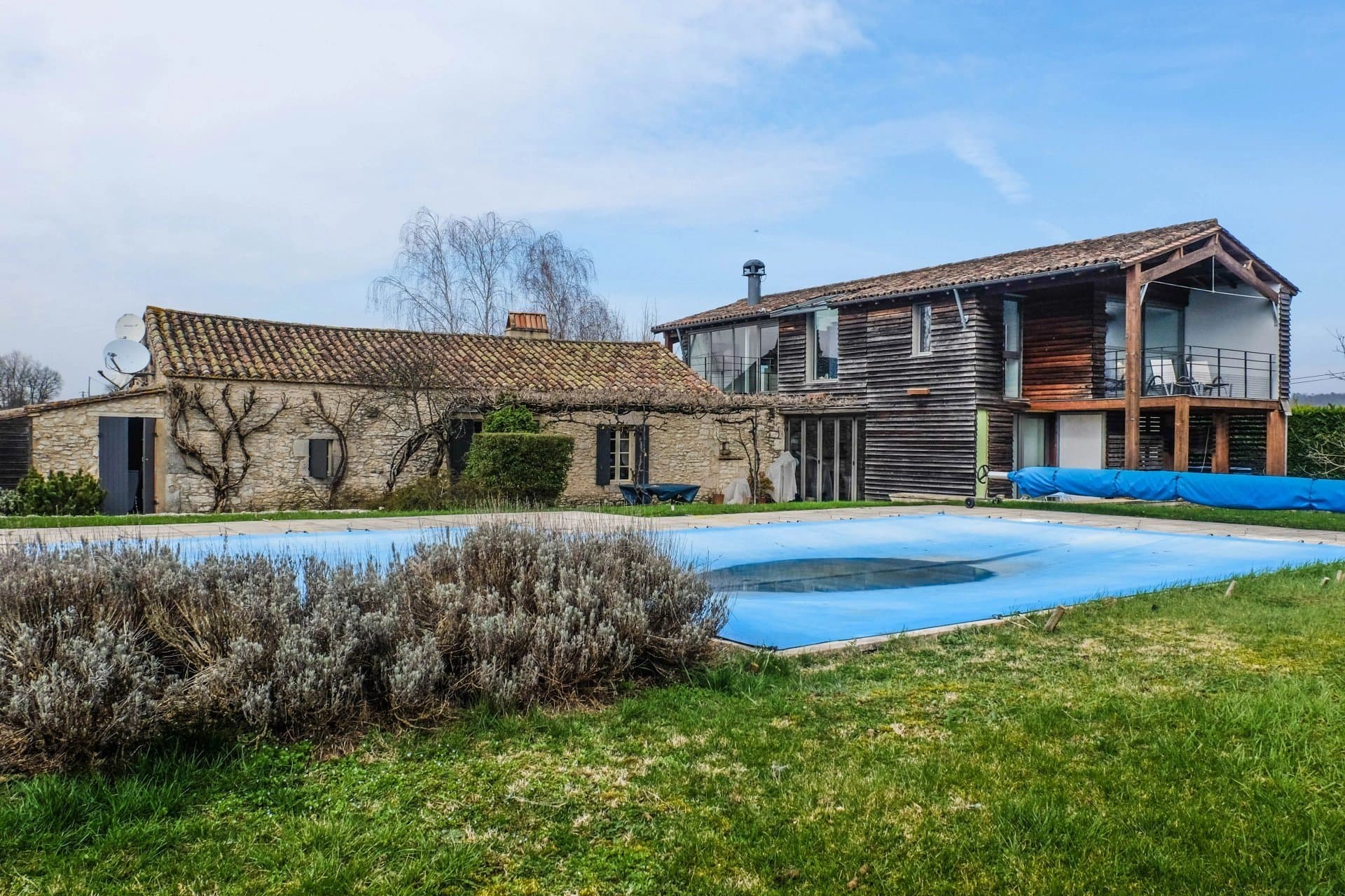 Maison d'architecte située à la campagne proche de Duras
