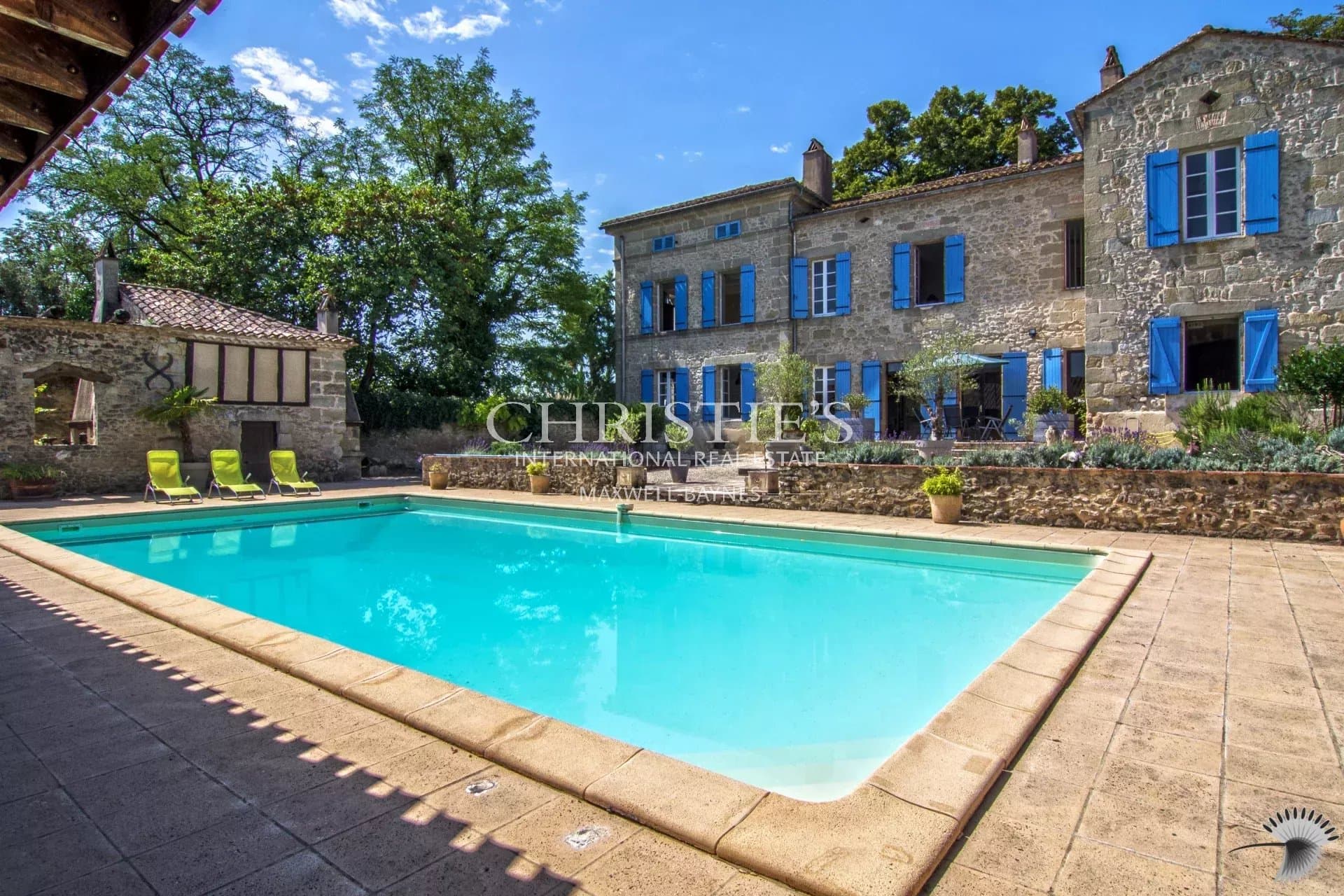 A vendre, magnifique château avec 4 gîtes et piscines près d'Eymet