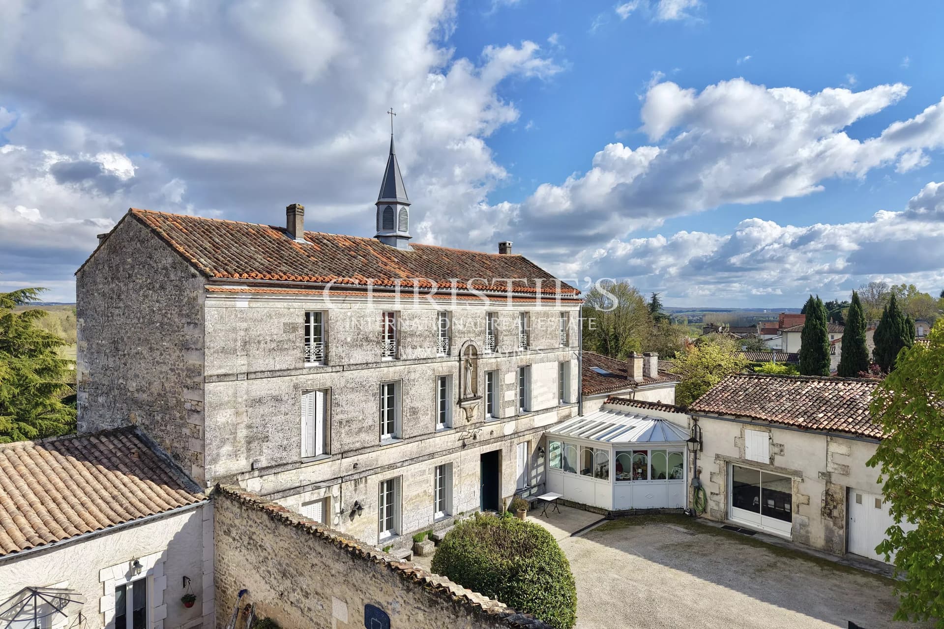 Maison de Maître d’Exception dominant la Charente, aux portes d’Angoulême