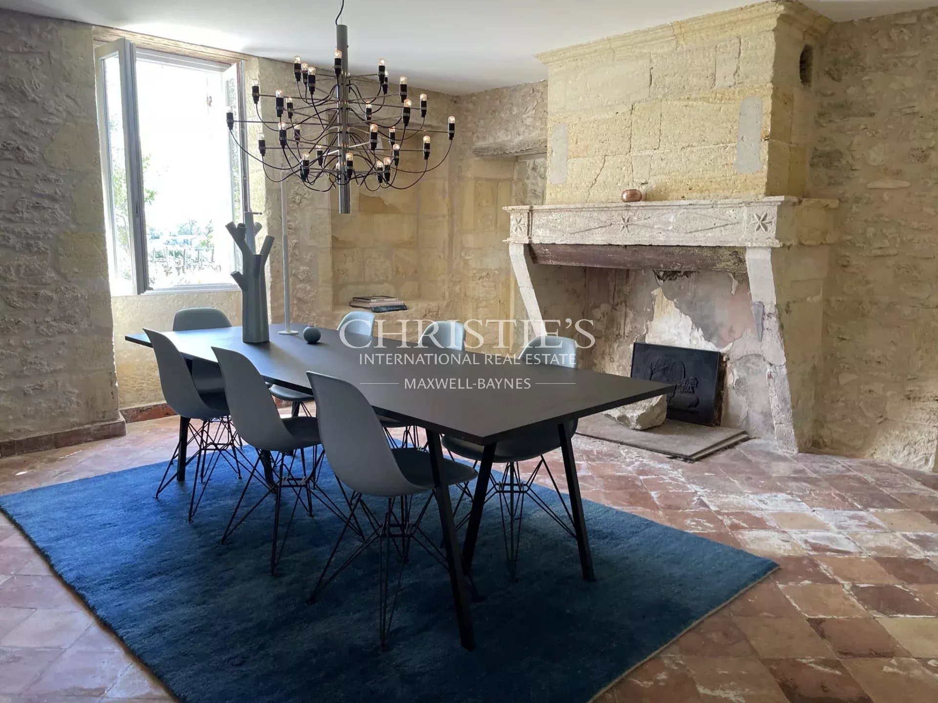 Rénovation élégante au milieu des vignes près de Saint-Émilion