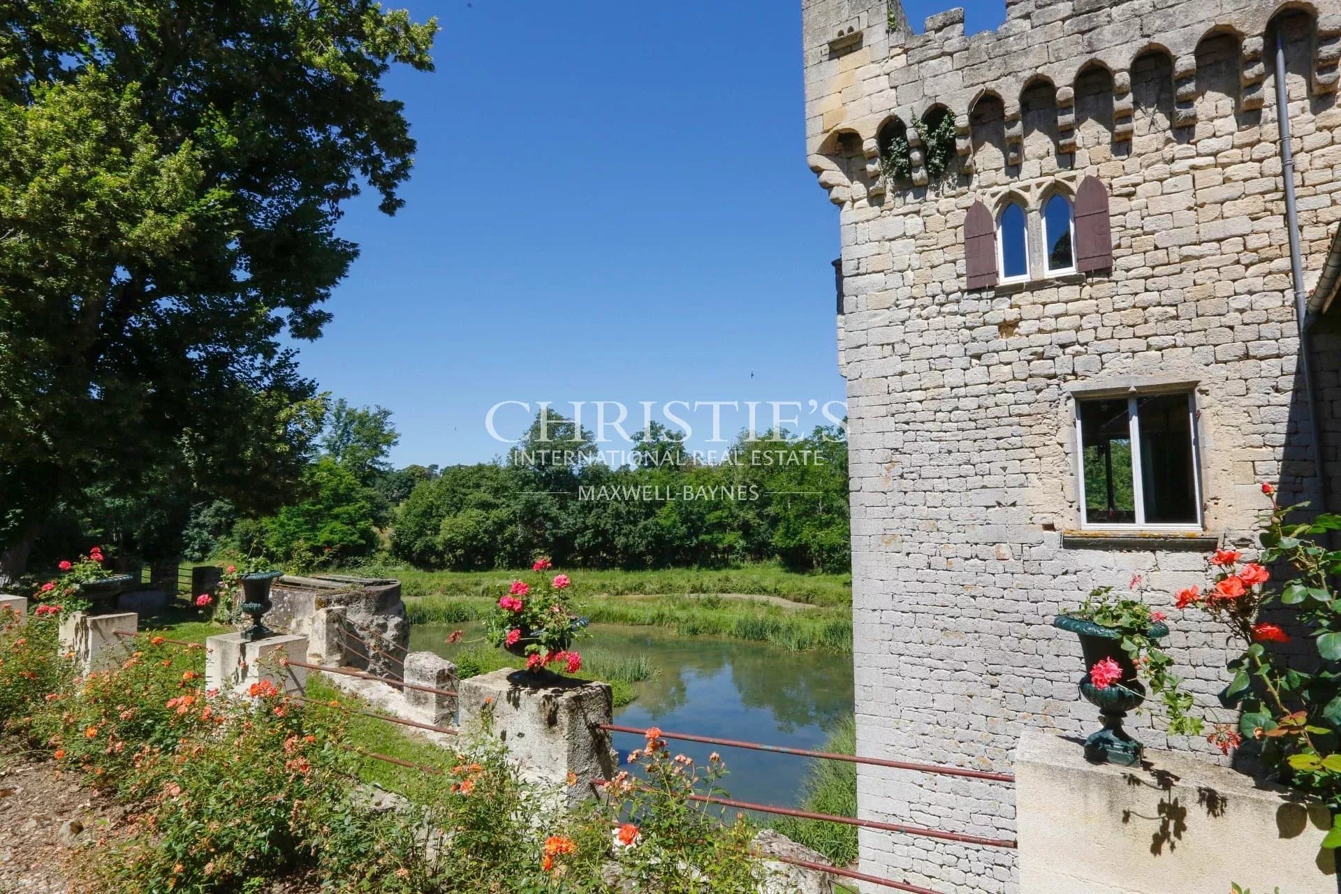 Château in AOC Entre-Deux Mers