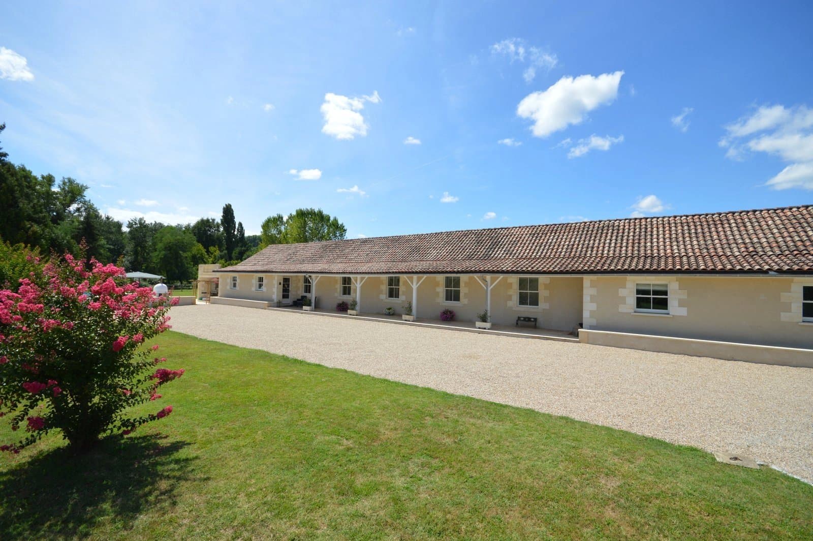 Villa équestre superbement rénovée sur la Dordogne