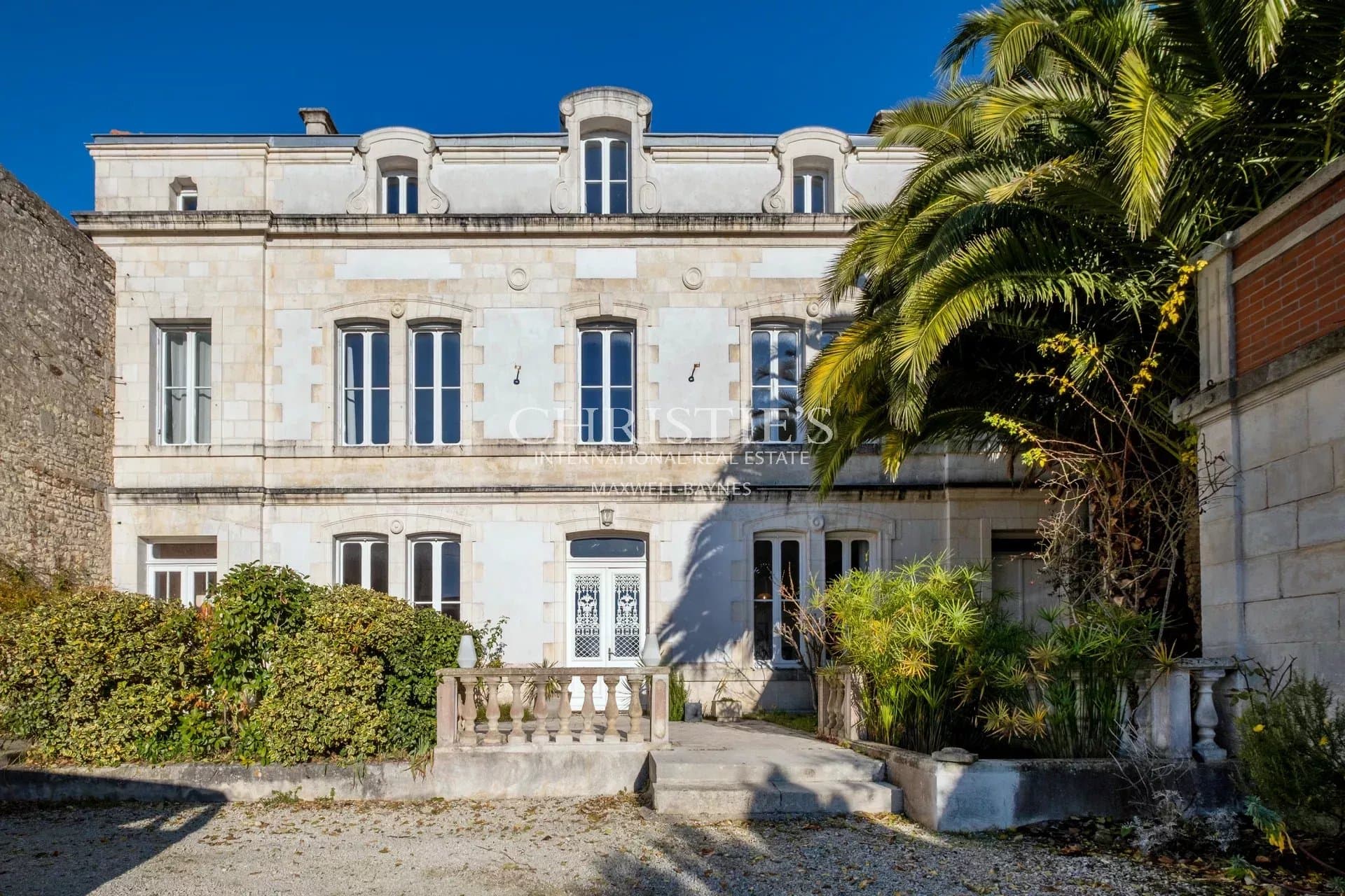 For Sale bourgeois coastal estate in la Tremblade