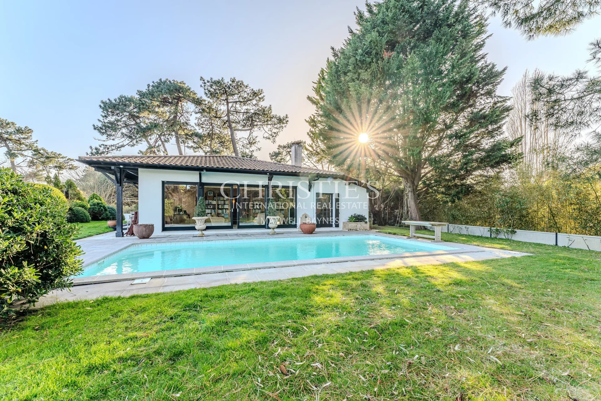 Stunning Gaume-Style Villa in a Preserved Natural Environment