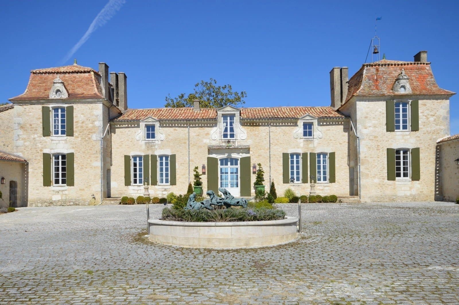 Somptueuse Chartreuse avec vignoble près de St Emilion