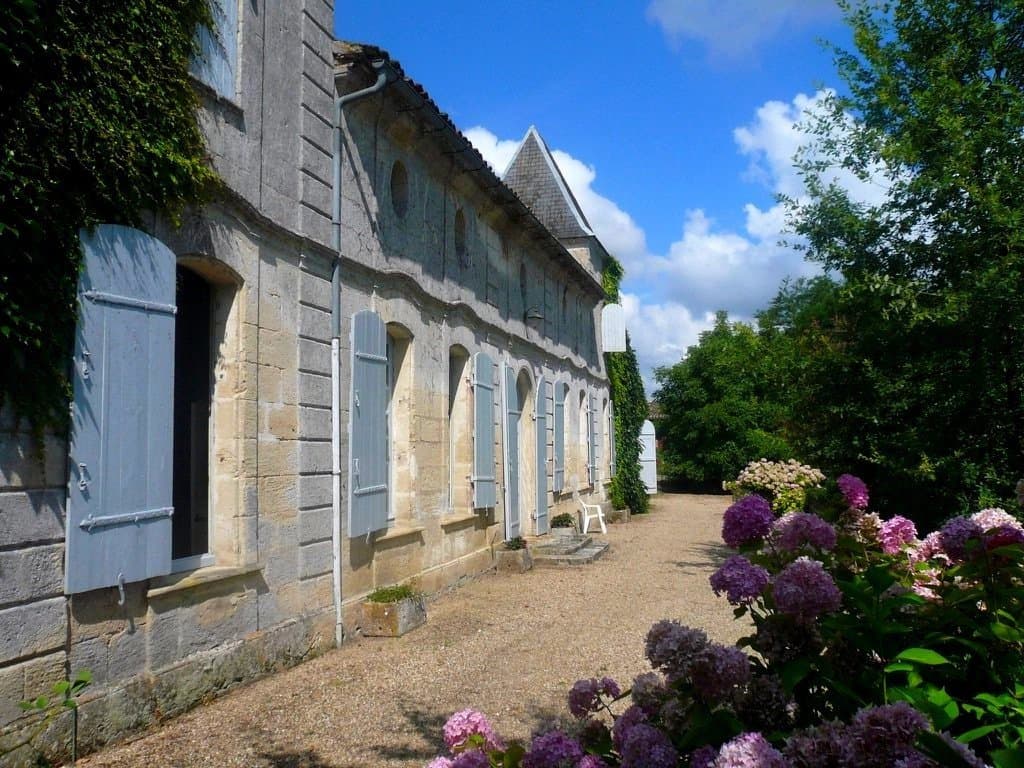Chartreuse du XVIIIème à rénover proche de St-Emilion