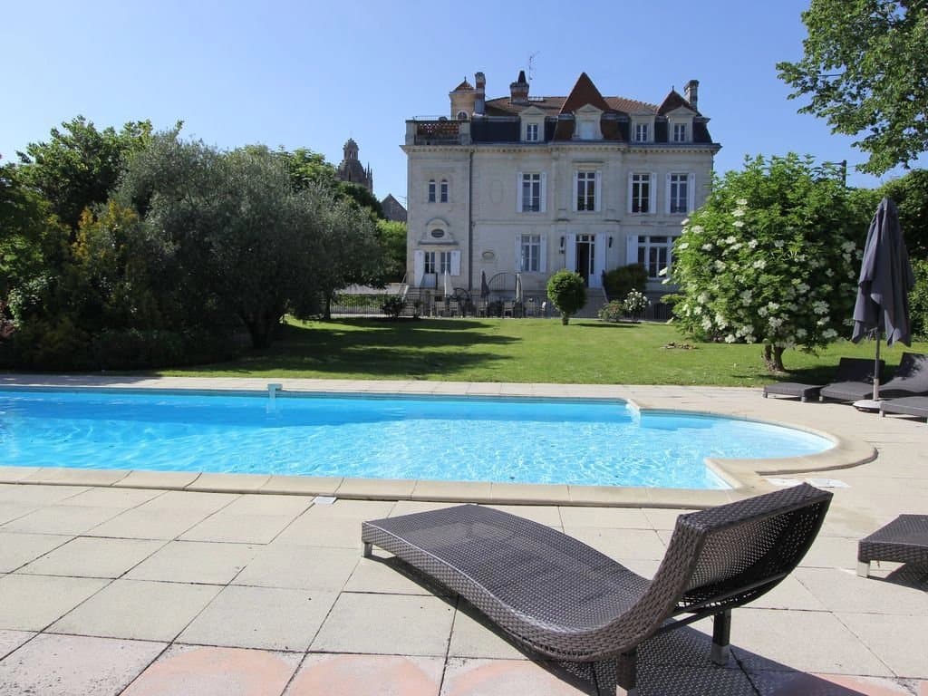Beau château près de l'estuaire de la Gironde