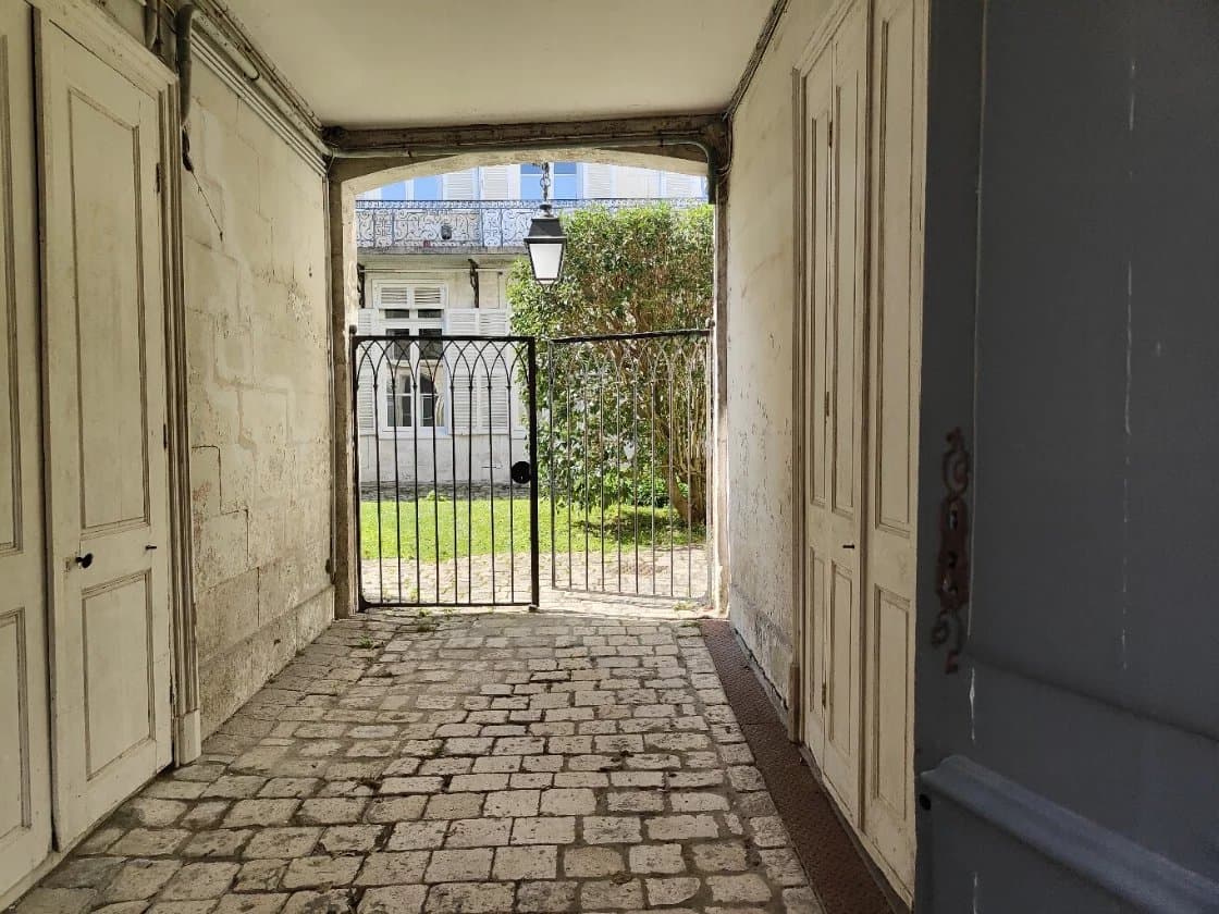 Charming apartment in a former town house in the heart of the historic center of La Rochelle