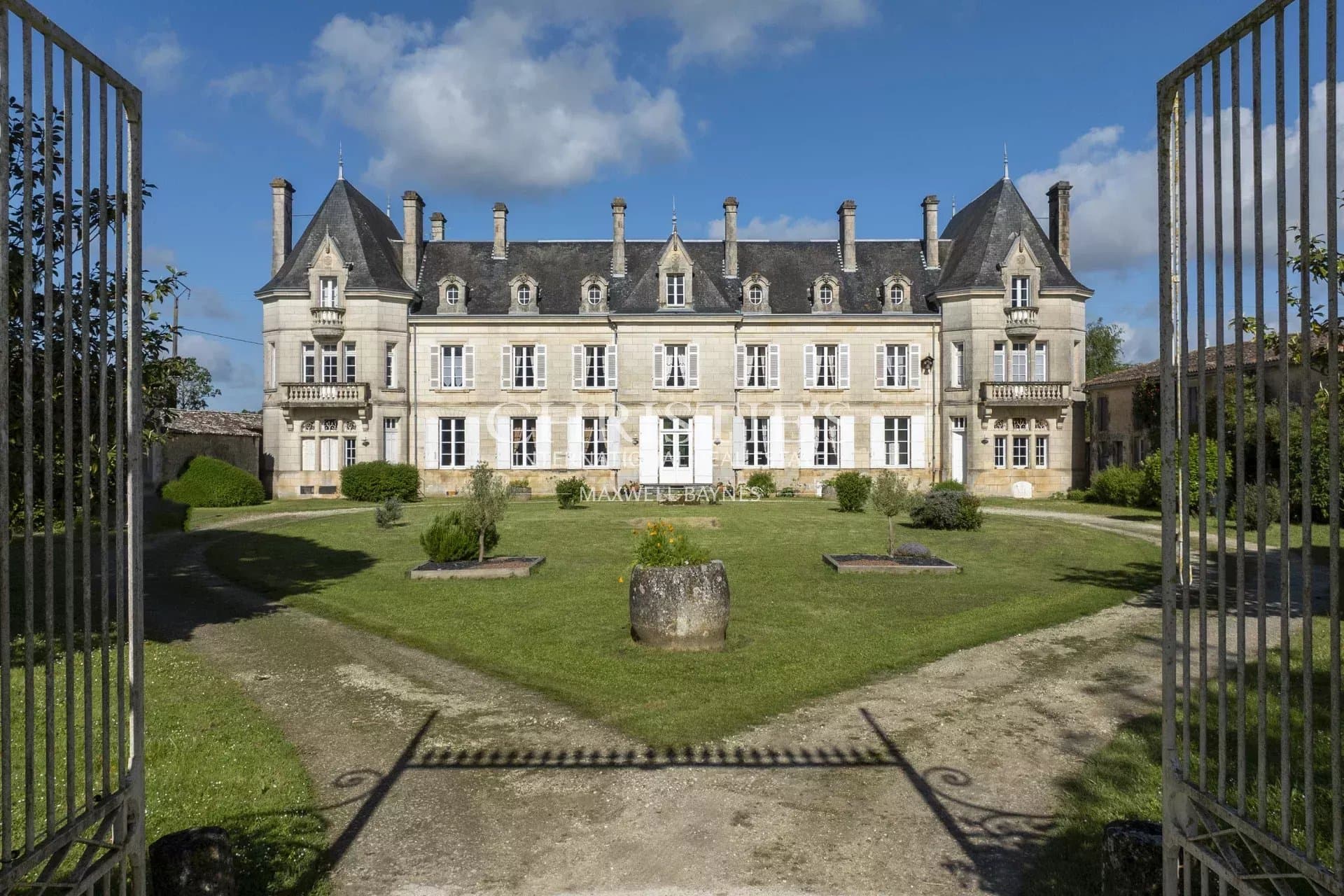 Between Saintes and Royan – Authentic Château for Sale with Vineyard and Outbuildings