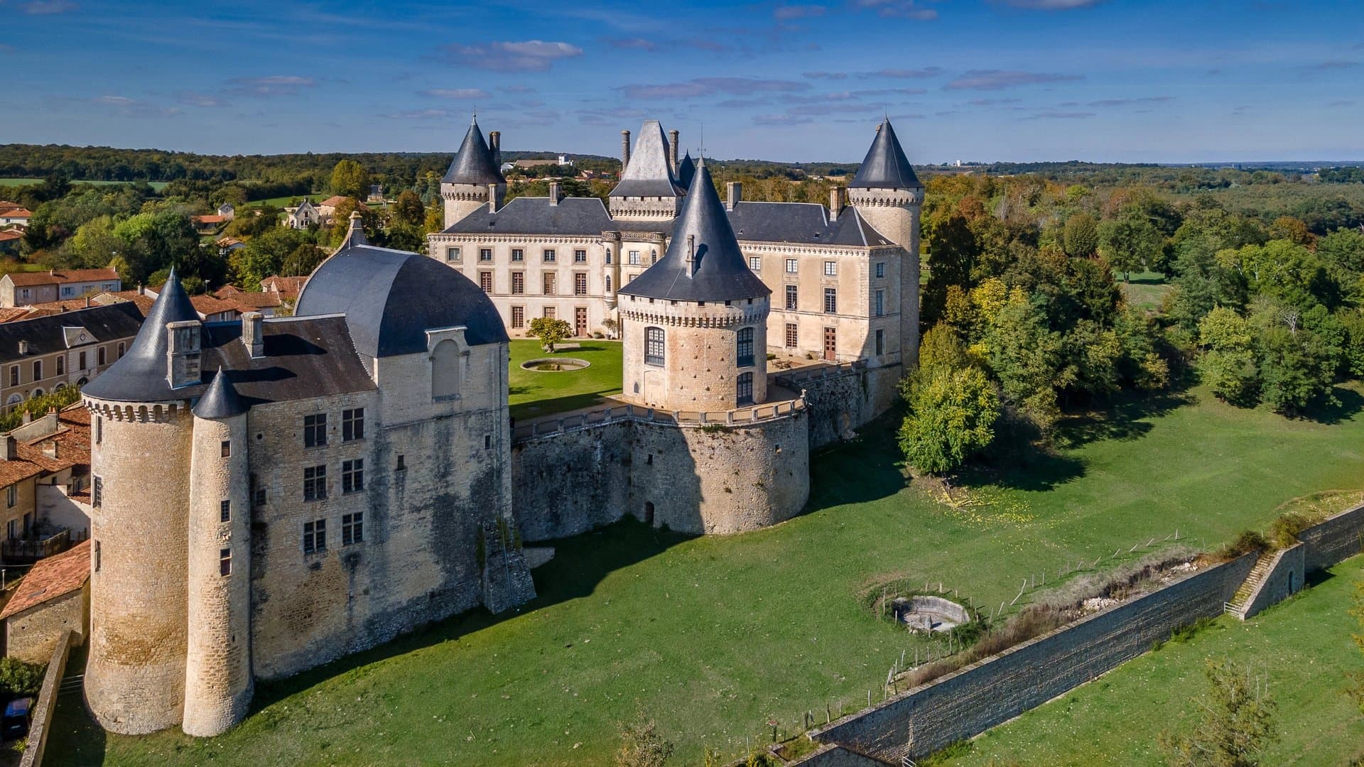 Outstanding castle with 1000 years of history