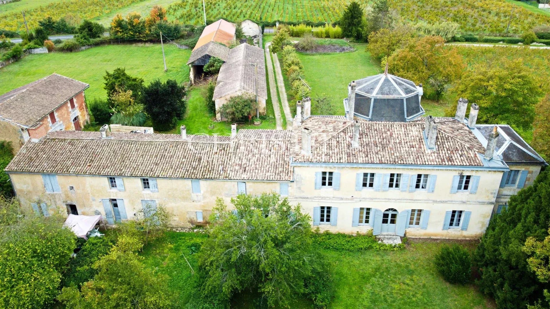18th-century castle with numerous outbuildings - View of the Gironde estuary