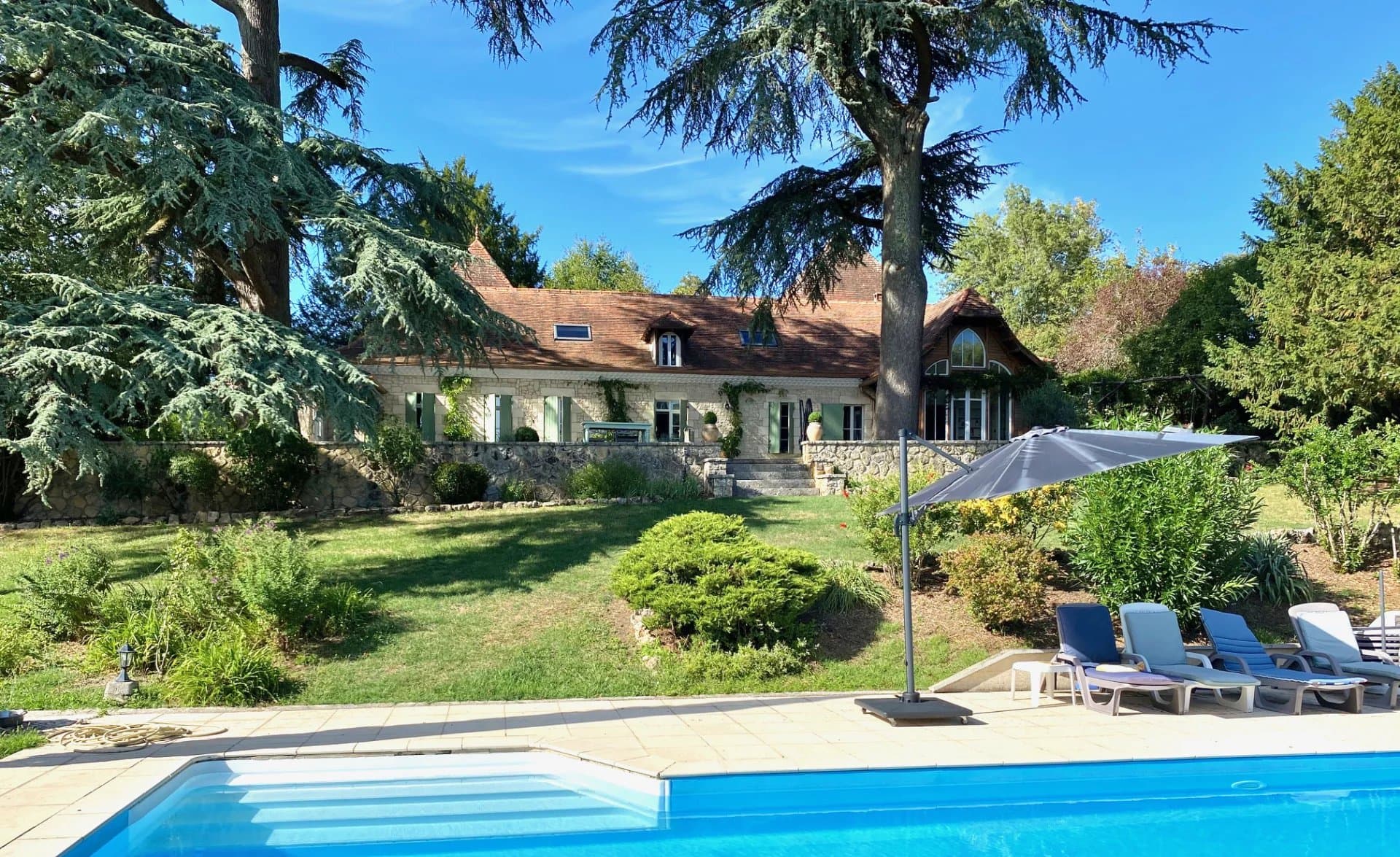 Manoir avec 6 Chambres, vues + piscine à Bergerac (Dordogne)