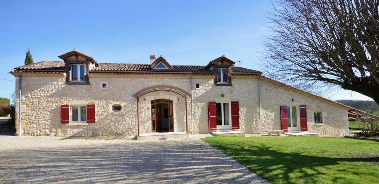 Près de Bergerac - charmante ferme rénovée avec 2 appartements