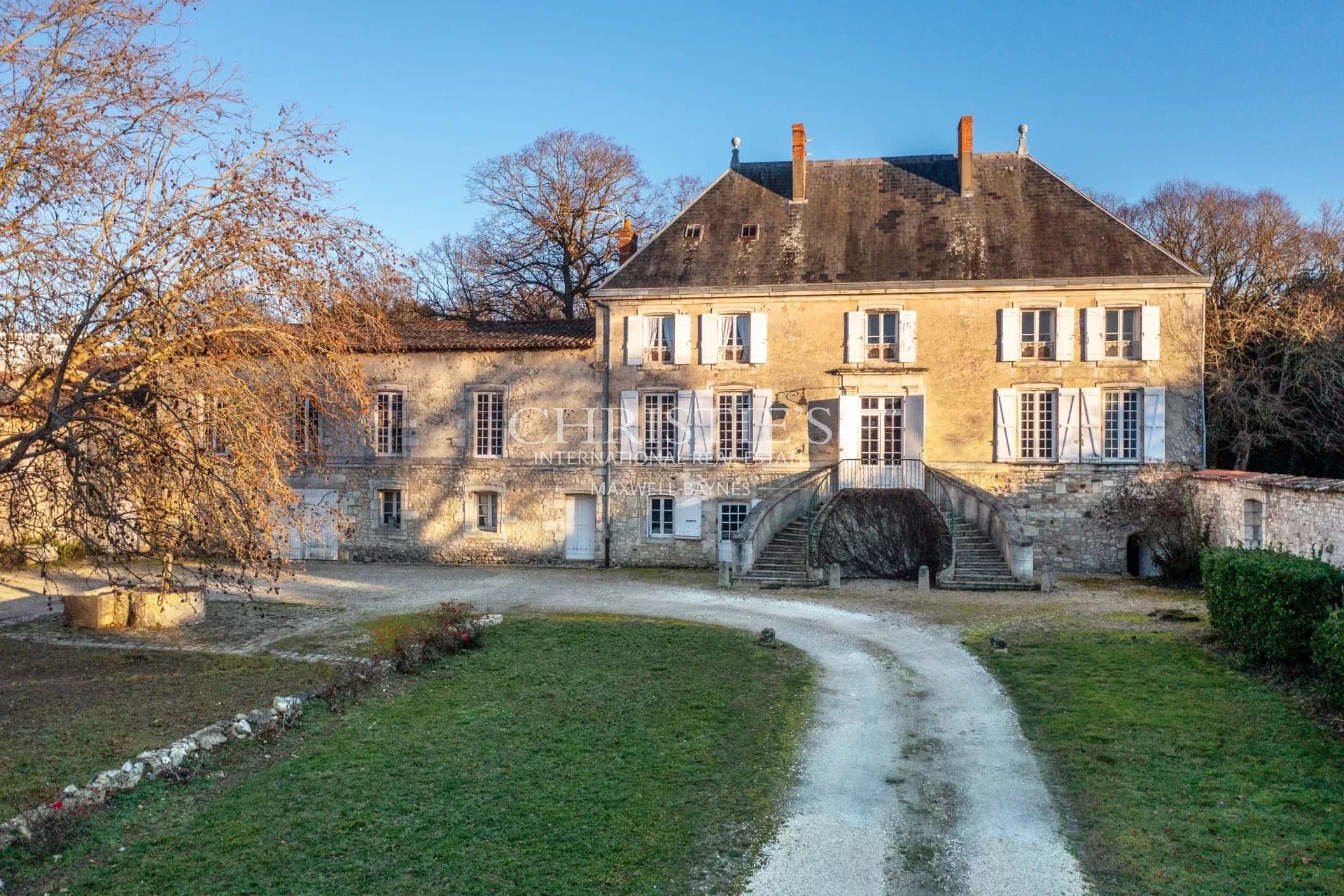 La Rochelle - Les Minimes -  XV1st century property set in 10 688 m² of wooded land.