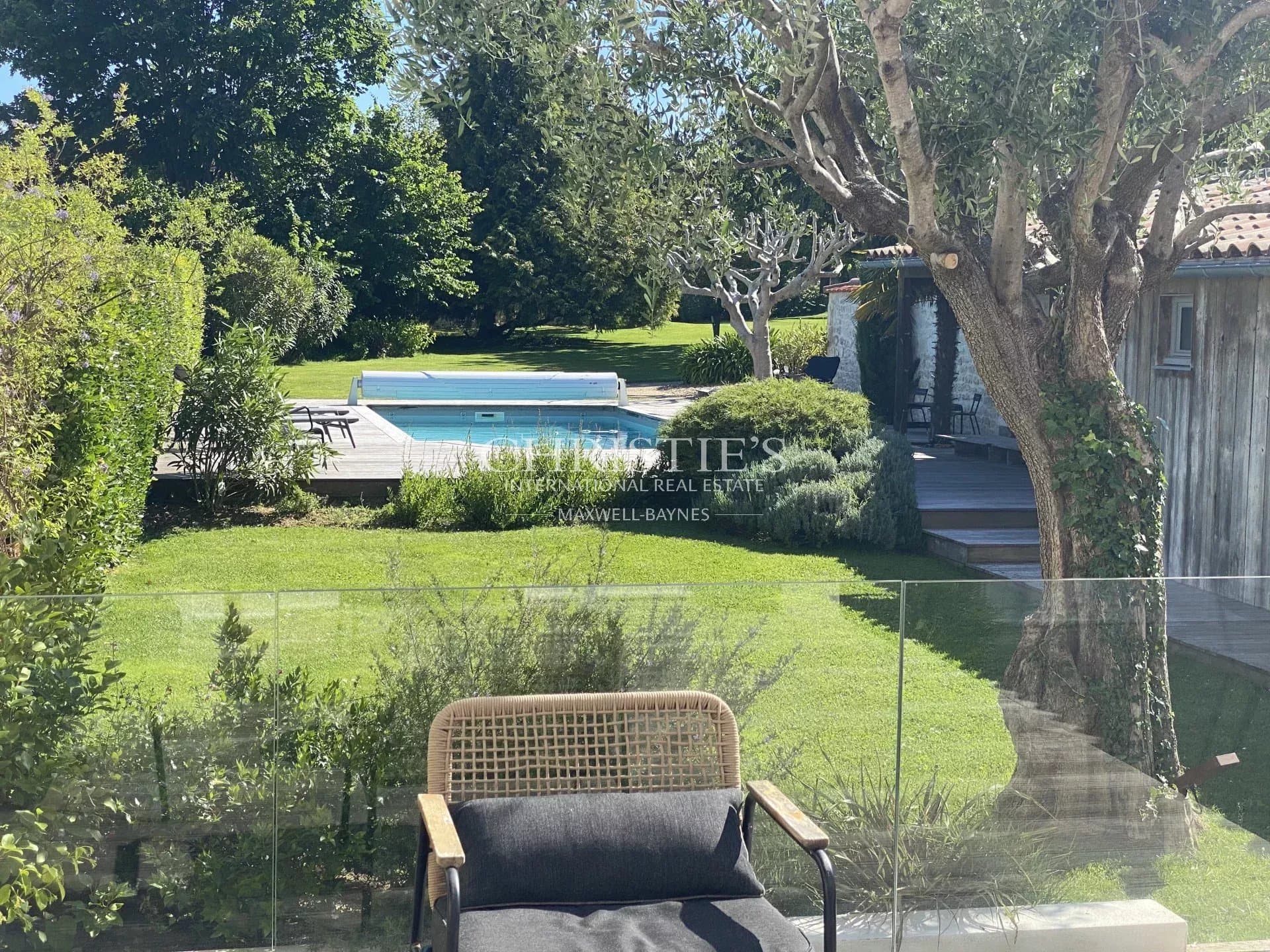 Jericho/La Genette Exceptional house, garden, pool, outbuildings and triple garage.
