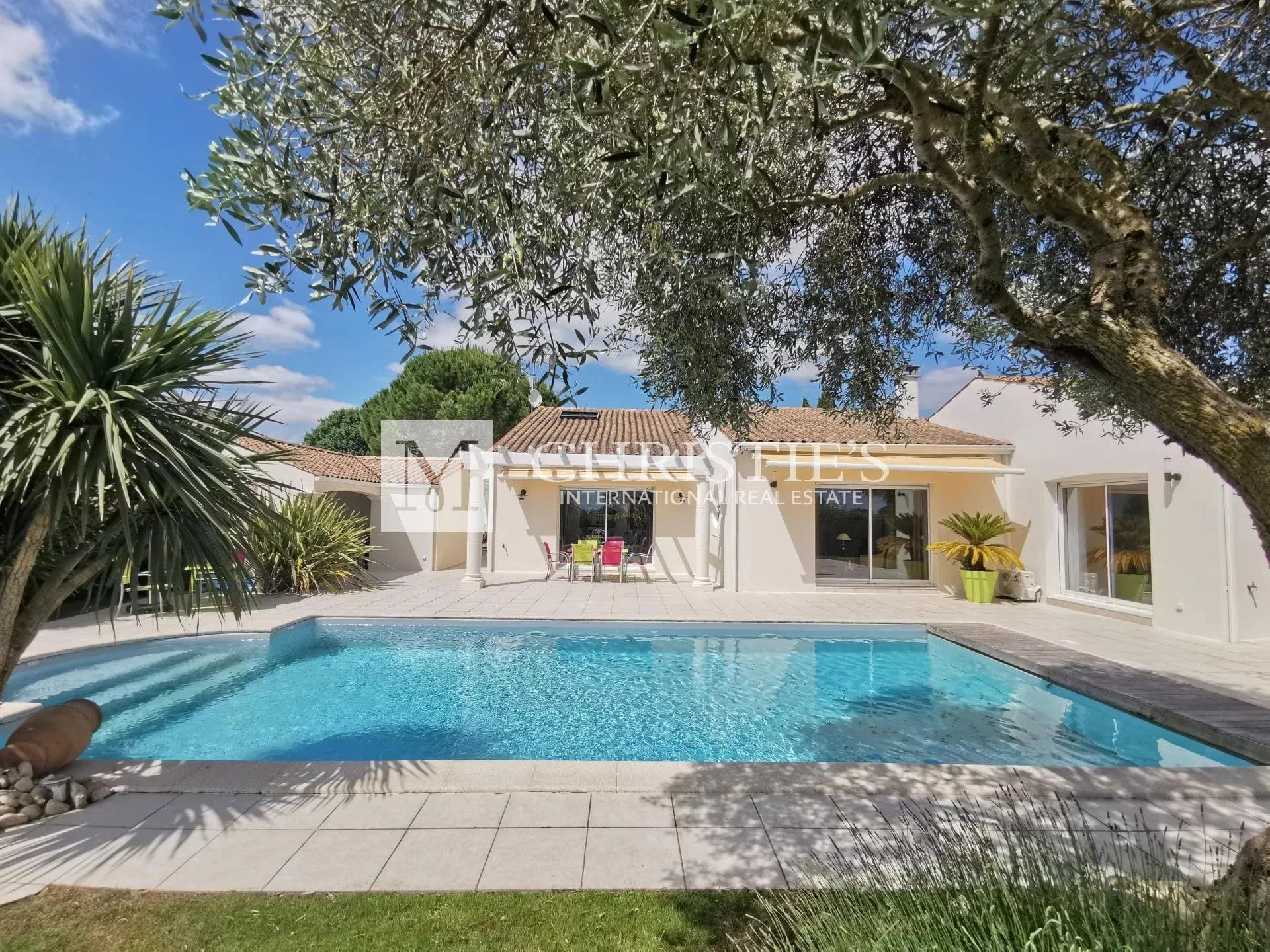 For Sale superb family home, 250m², pool, near La Rochelle