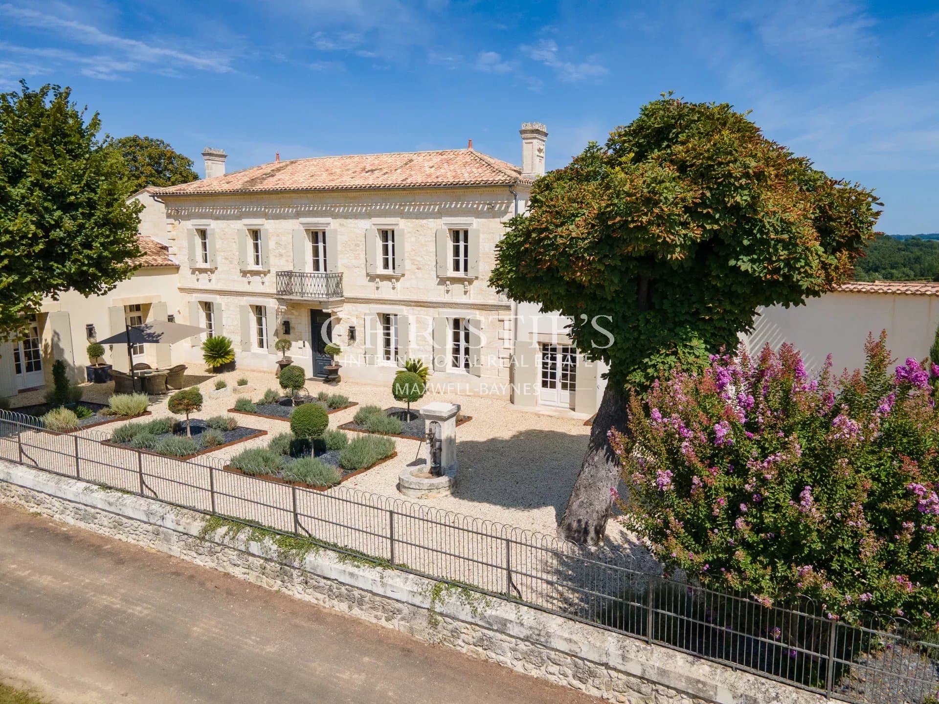 Remarquable domaine viticole d'agrément bordelais clé en main avec gîte