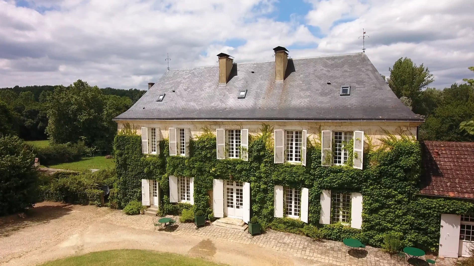 Vente beau manoir près de Bergerac, cottage, lac, piscine