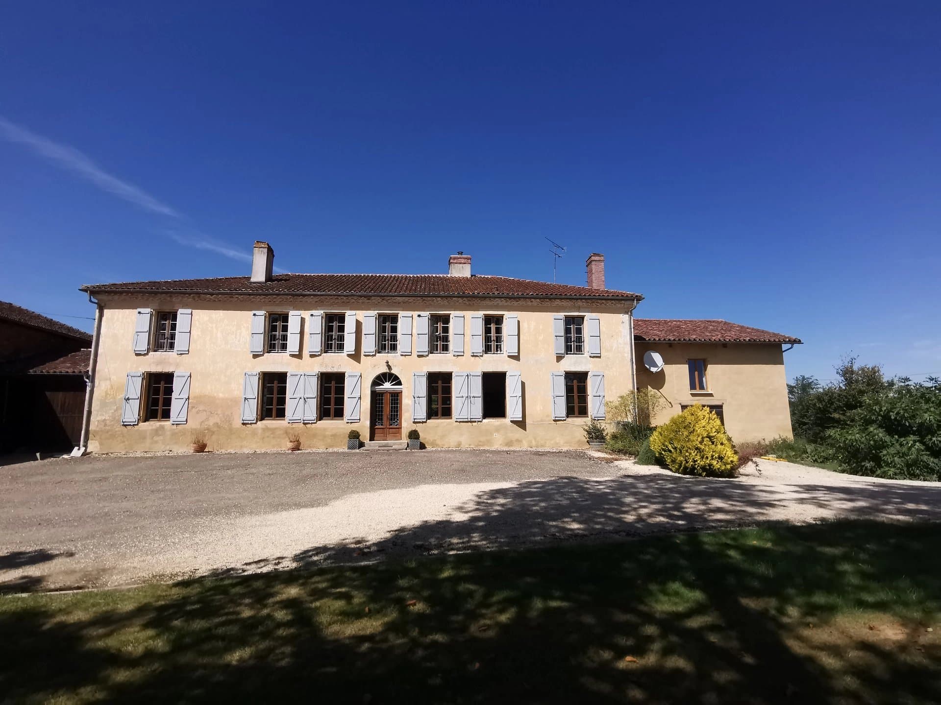 Propriété familiale avec petit vignoble et 16 ha de pâturage situé à 5 mn d'Eauze 1hr 30 Toulouse