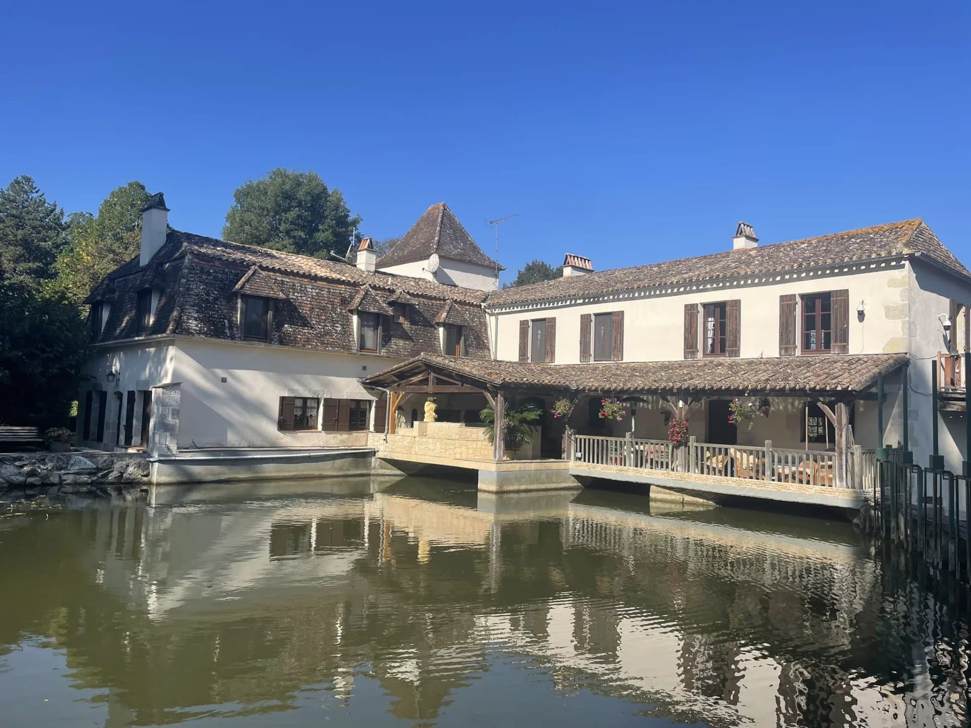 A vendre, propriété en bord de rivière près de Castillonnes