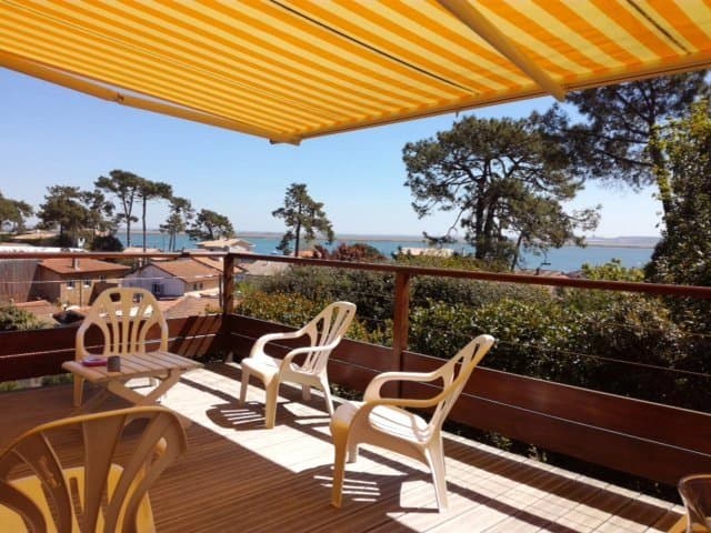 Pretty Cap Ferret House with views of the Bassin