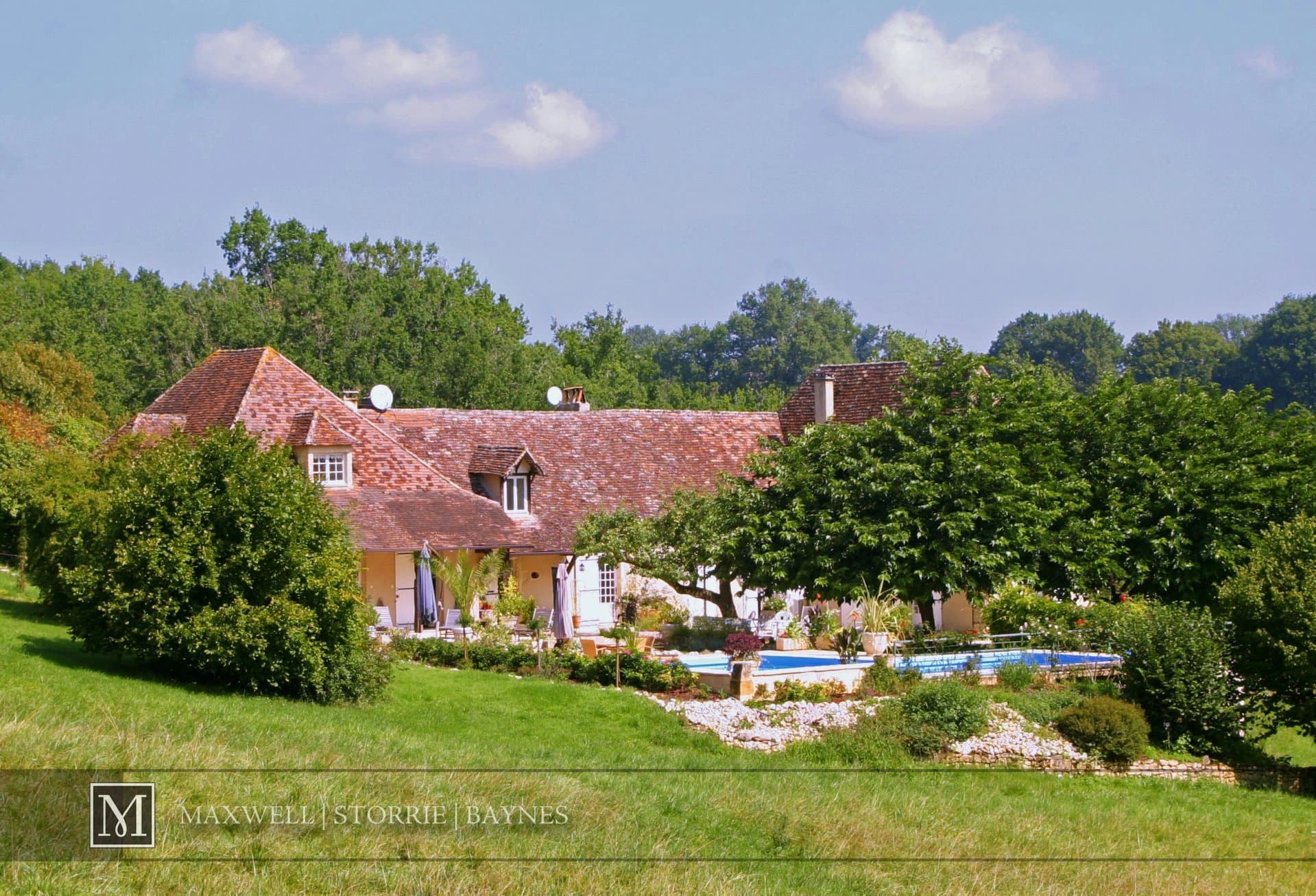 Perigordine avec belle vue sur la vallée de la Dordogne.