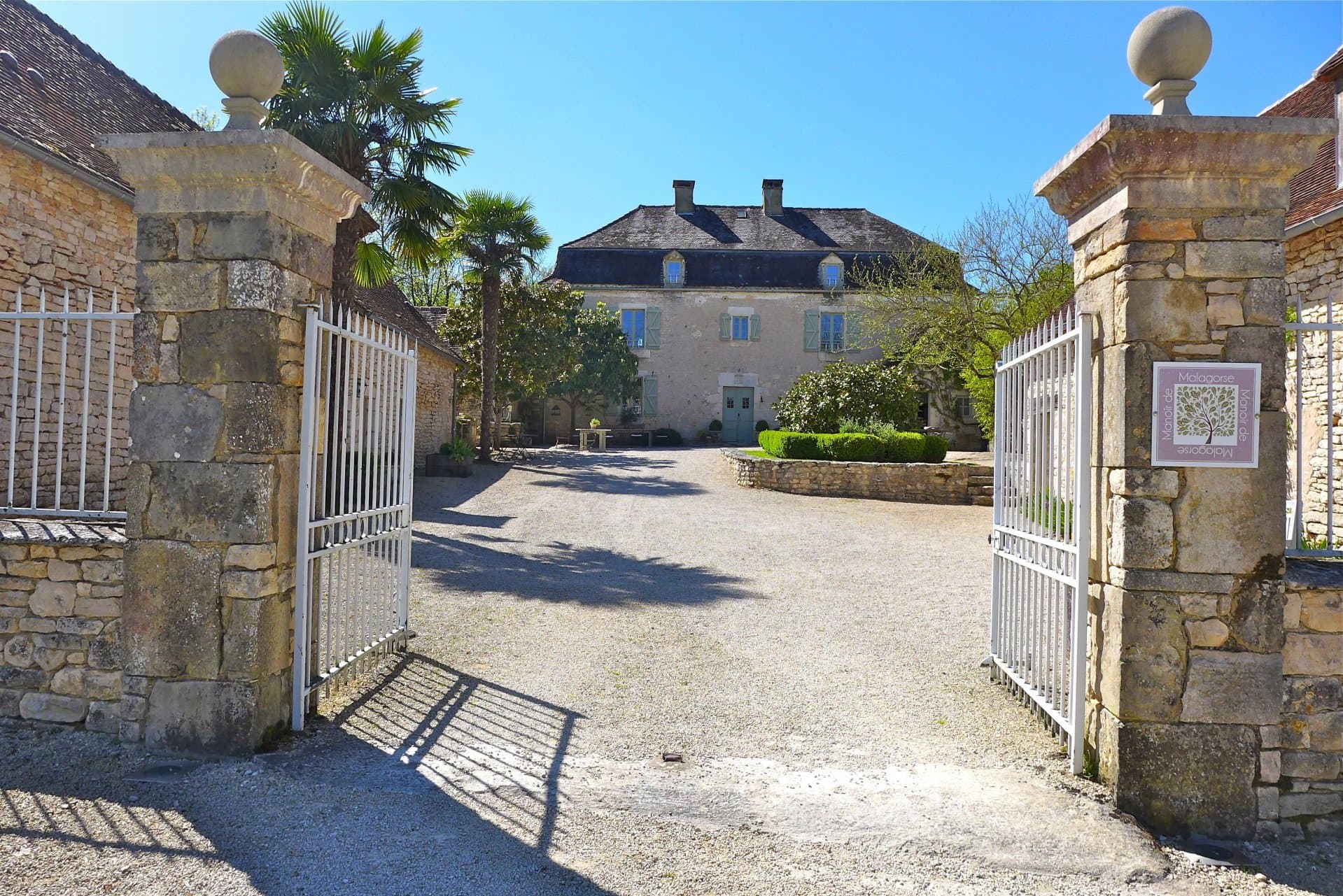 Beau domaine dans le Lot avec Manoir, appartements et cottage