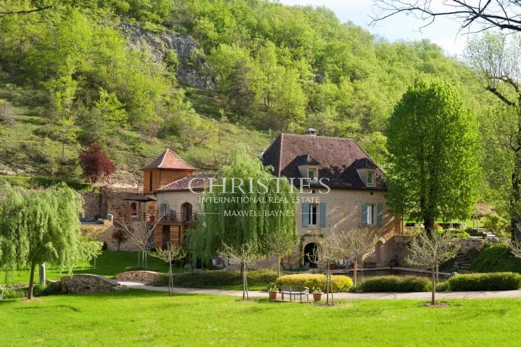 Très belle rénovation d'un moulin avec vues sur son lac