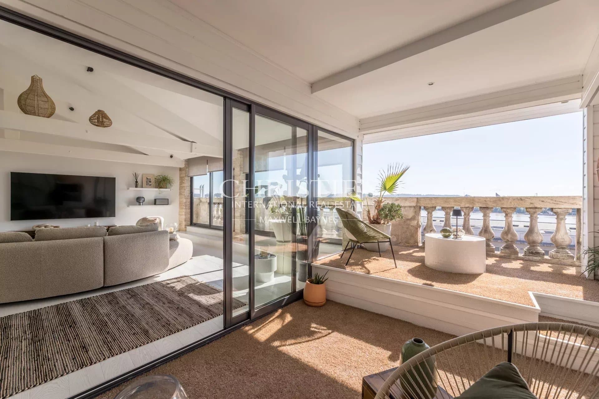Chartrons - Exceptional flat  - Duplex top floor with lift and Garonne view