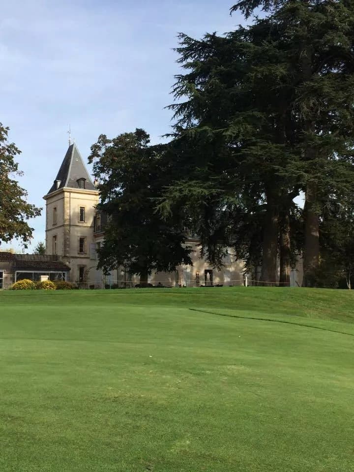 Château sur 55 hectares avec golf 18 trous