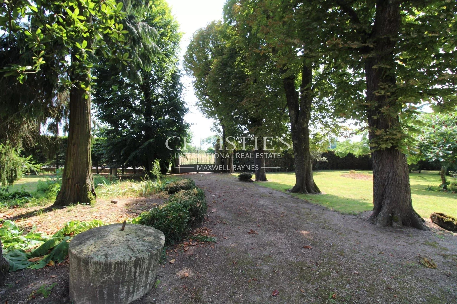 Maison de Maître et  vignoble proche de Saint Emilion