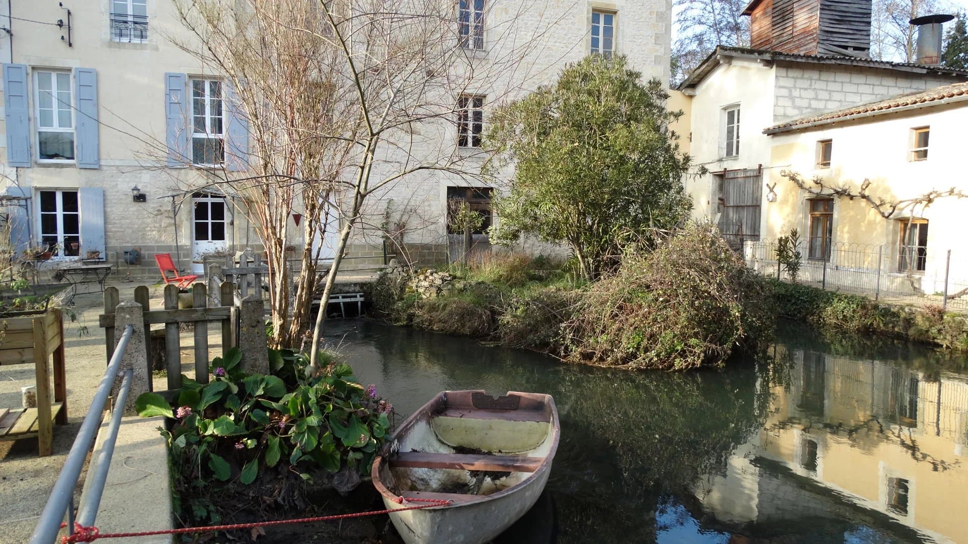 17th Century watermill in idyllic and bucolic setting near Niort