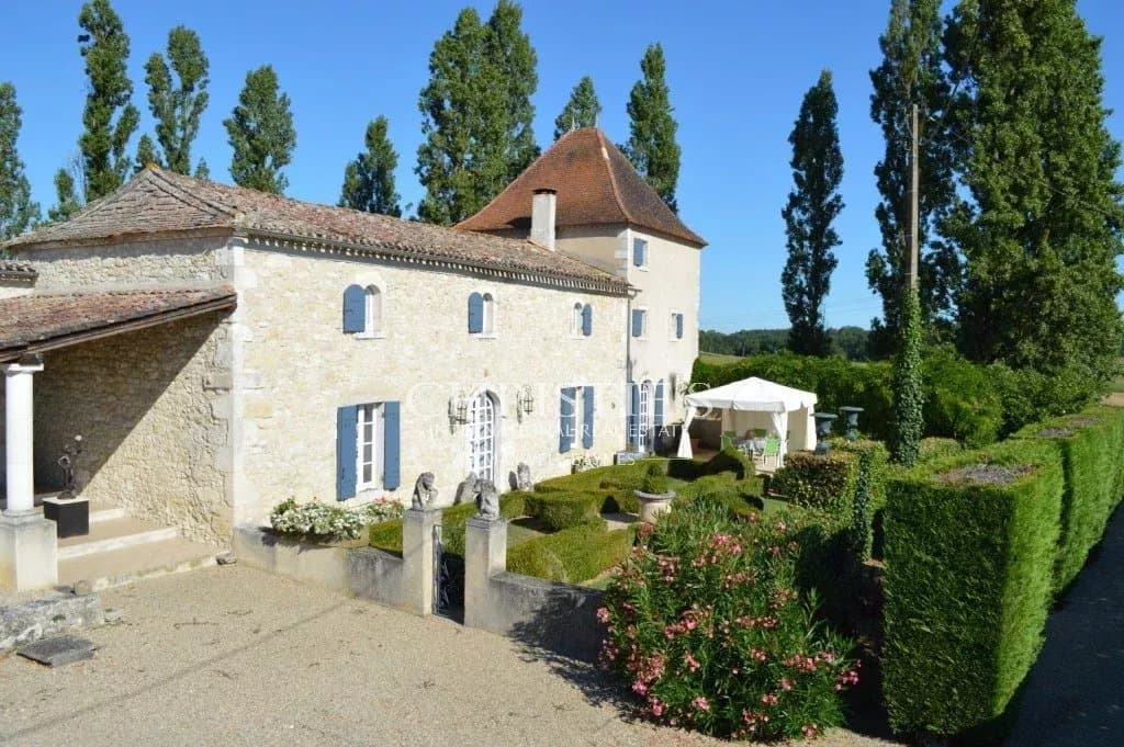 Belle maison restaurée dans un très joli paysage