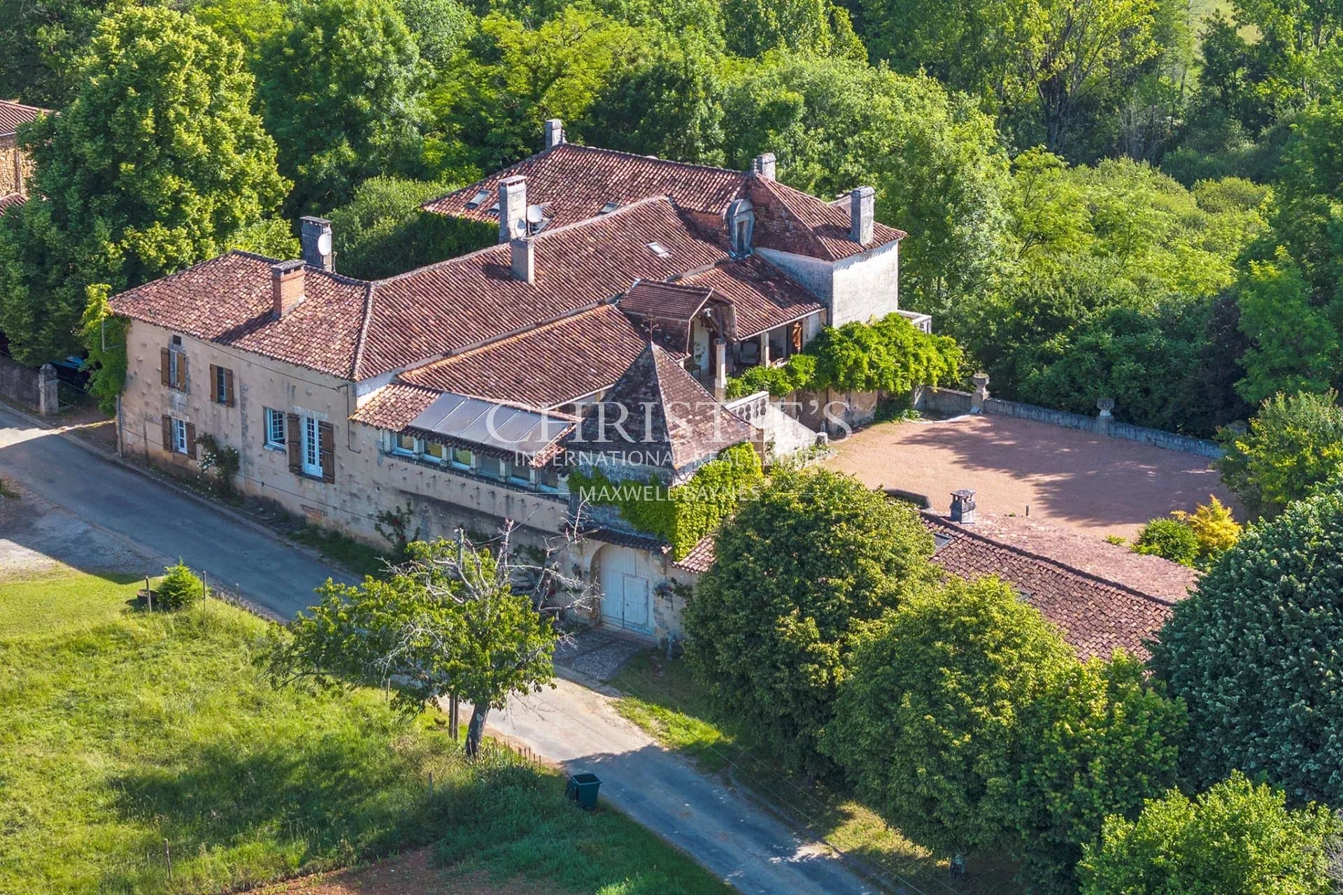 Exquisite Gentilhommière in the Heart of Perigord Vert